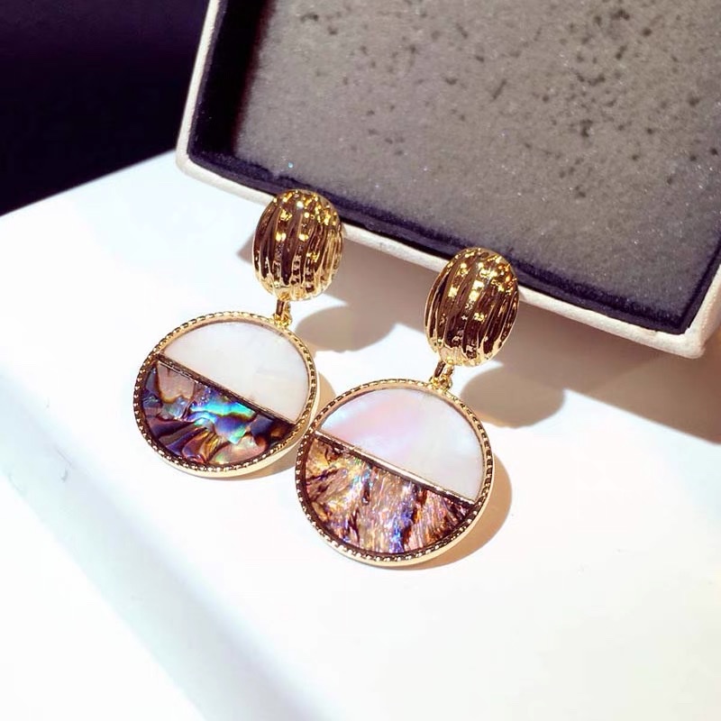 Elegant and high-end, round shell, colorful stud earrings, versatile for women, light luxury mother-of-pearl earrings, Korean personality, Internet celebrity earrings details Picture