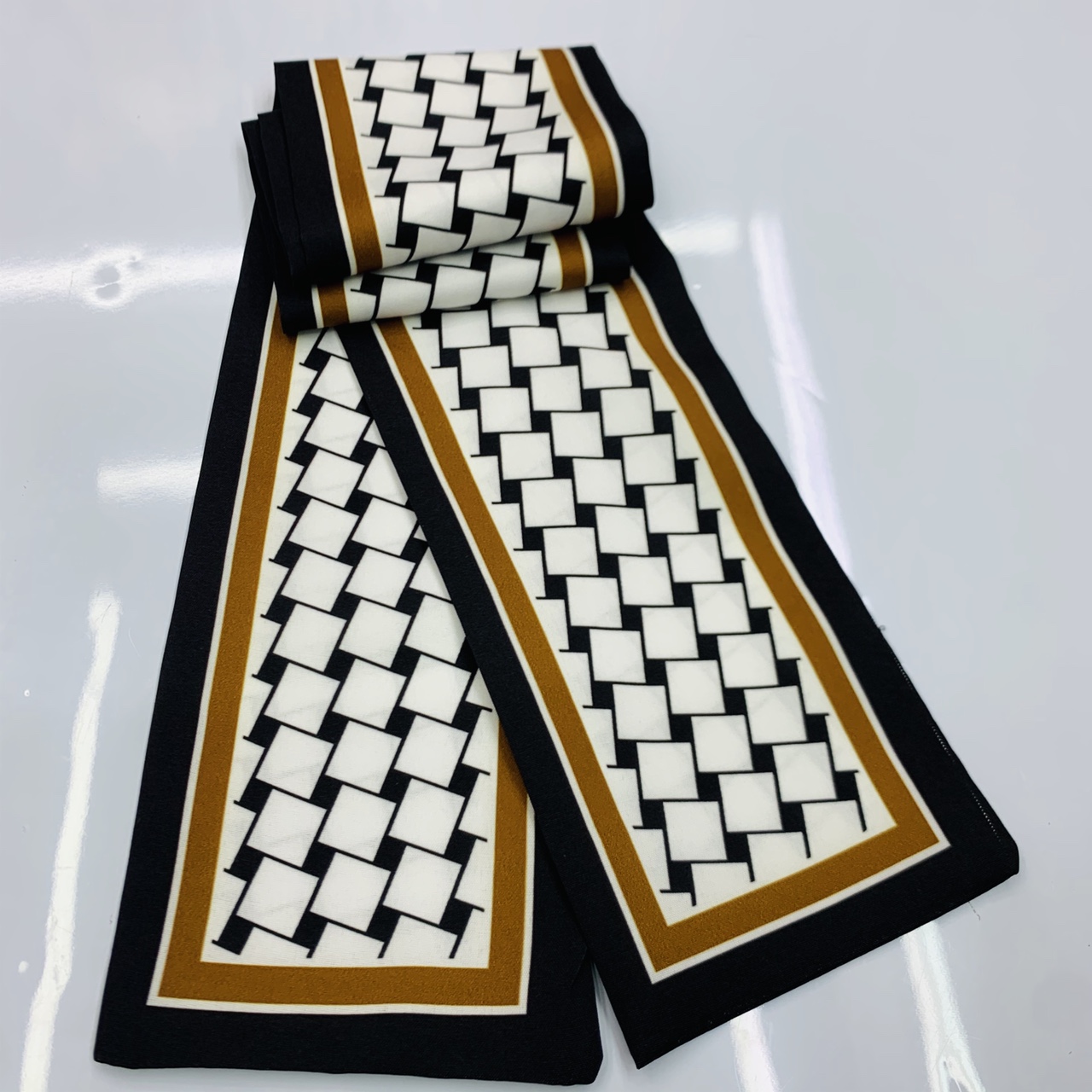 Use the wide version with black and white checkered ribbons more often