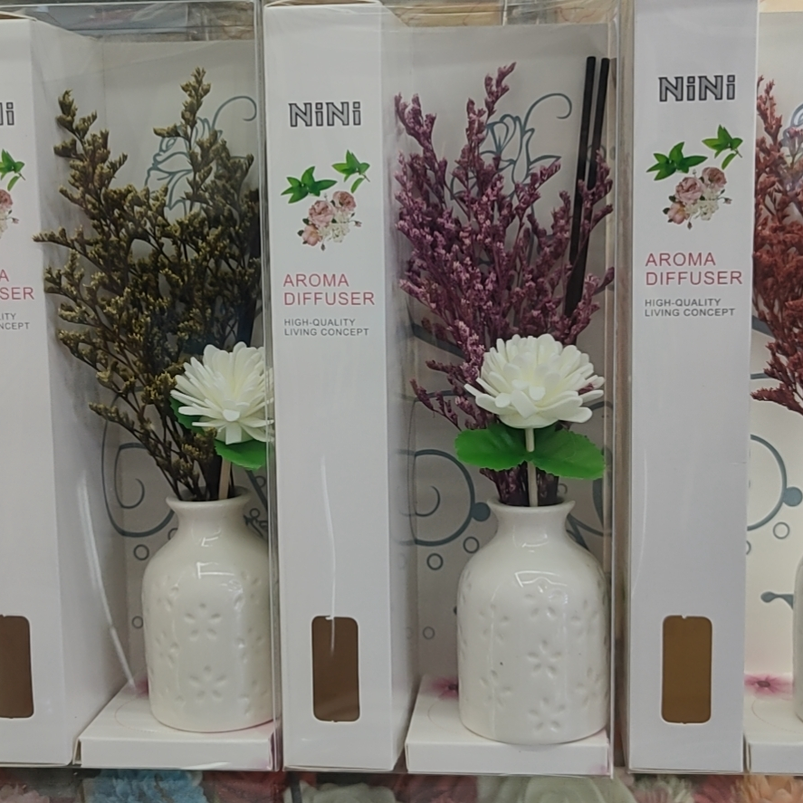 义乌市诗语香薰产品室内陶瓷瓶套装插花香薰