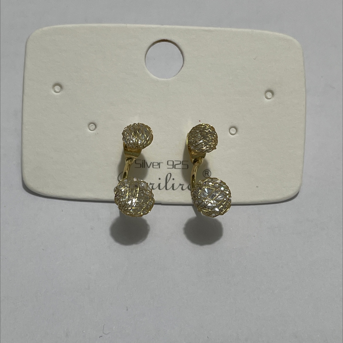 Today's beauty is petite, exquisite, elegant and stylish stud earrings