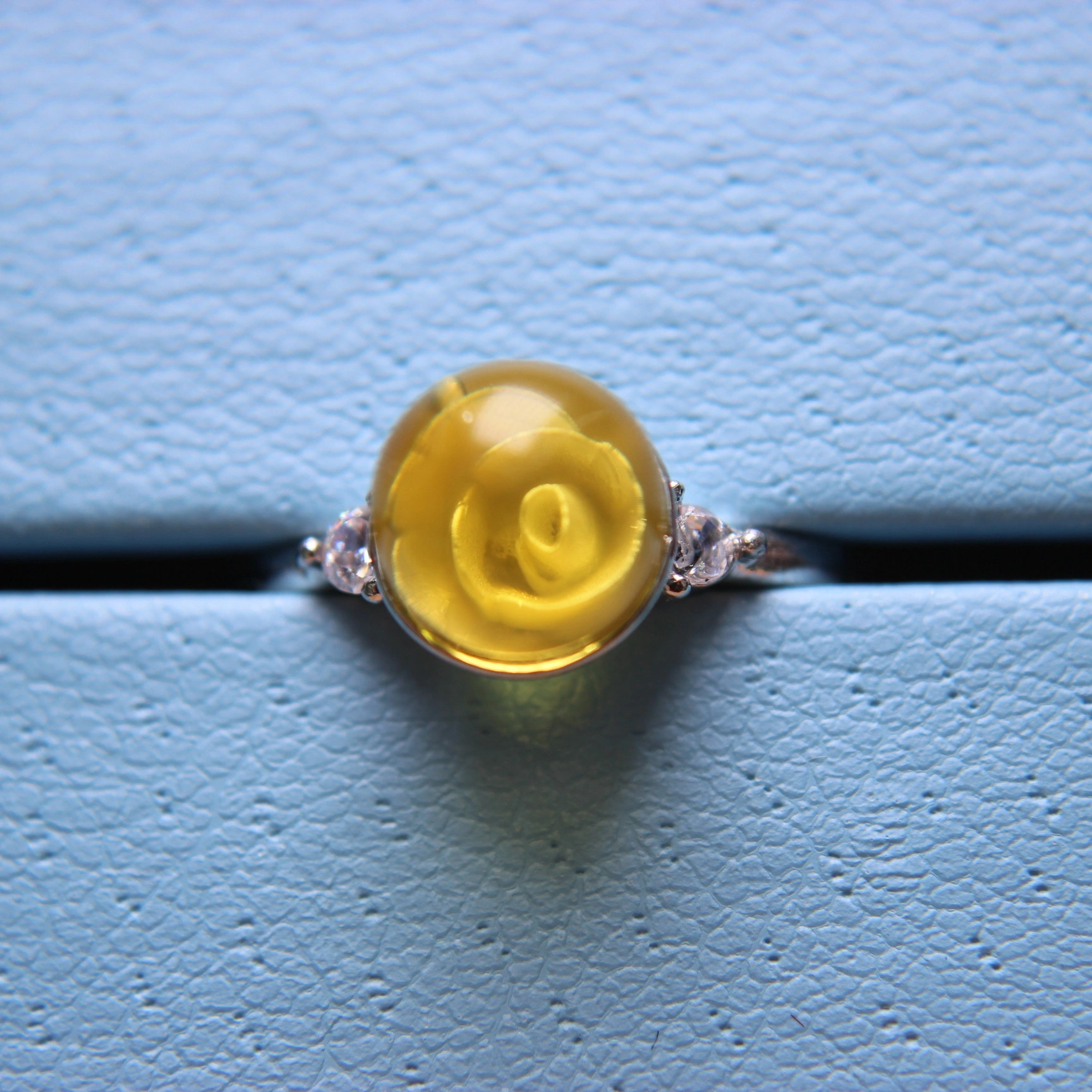 Original amber with inlaid rose petals - loose-fitting -8m diameter - silver-plated copper with color retention setting detail image 8