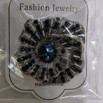 Vintage European style fashion brooch