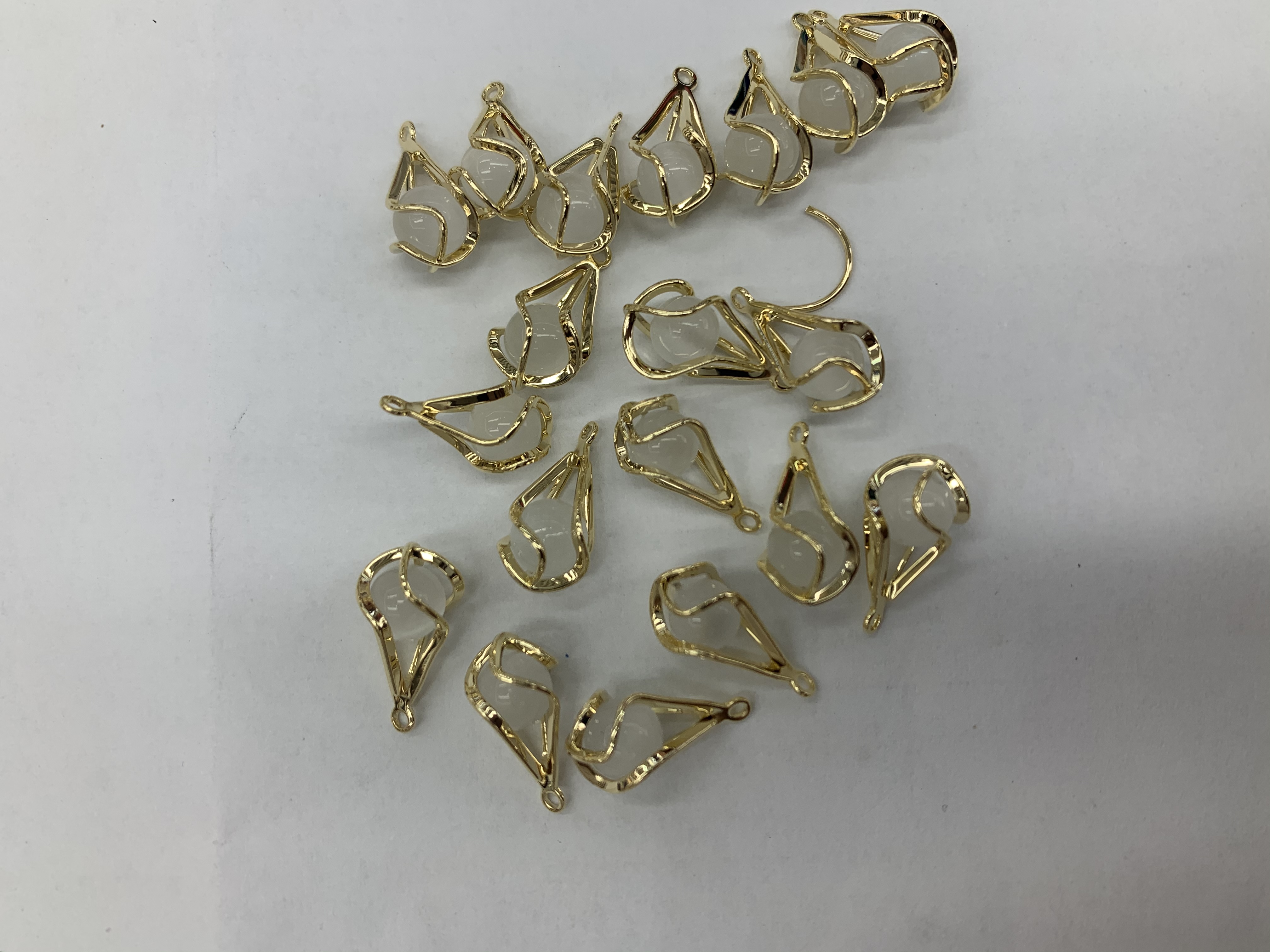Yiwu International Trade City Chenming Accessories Store Cat-Eye Twisted Flower Beads Specification image