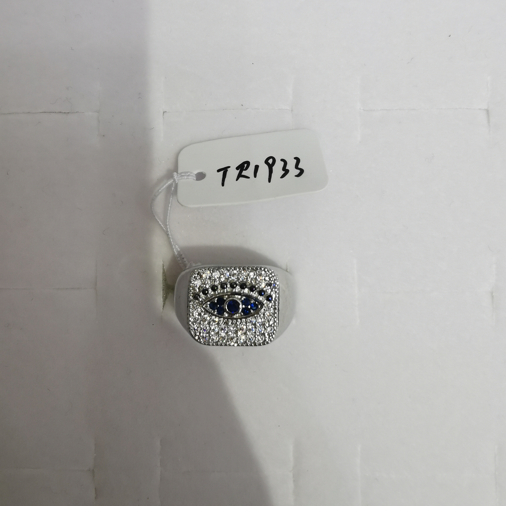 Eye ring
