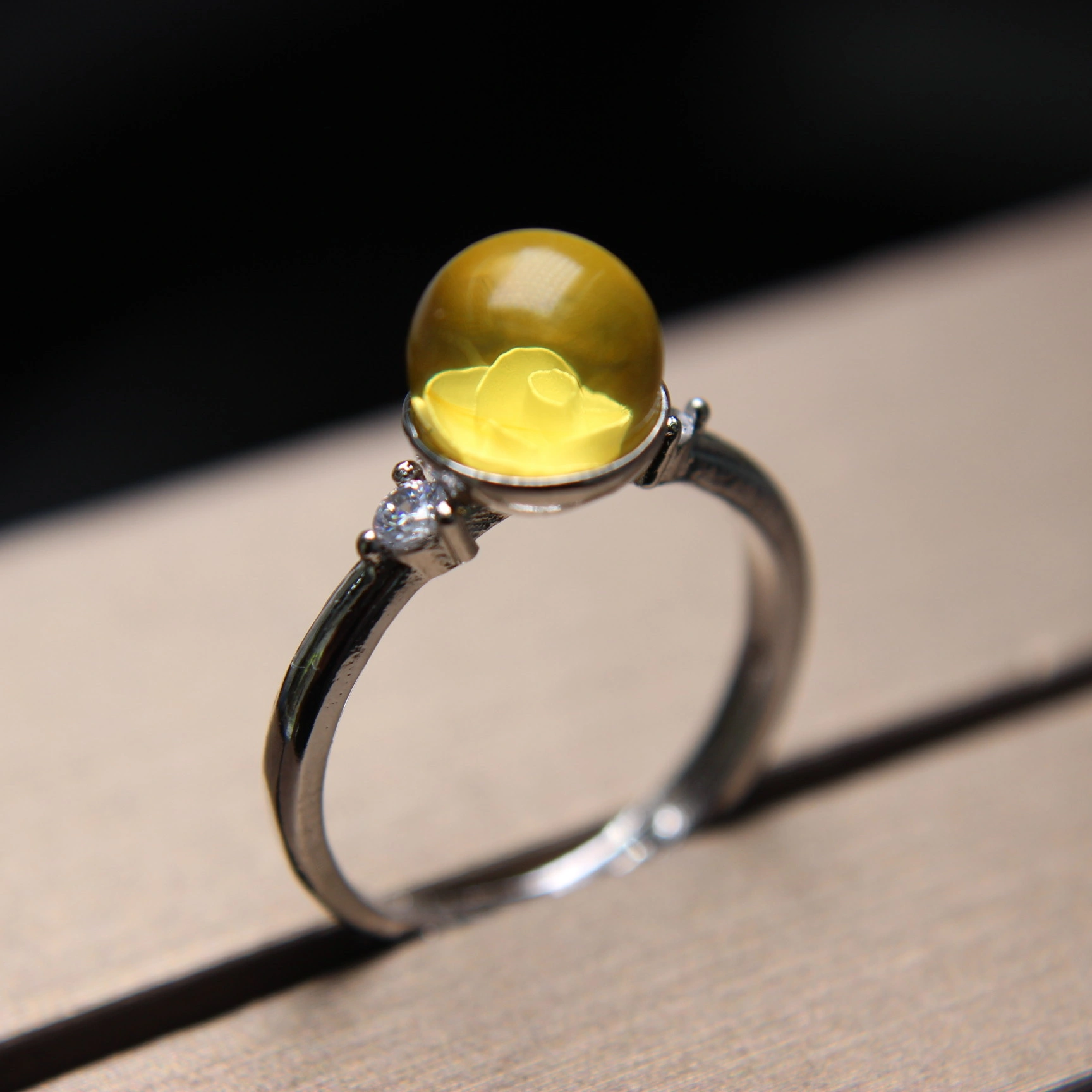 Original amber with inlaid rose petals - loose-fitting -8m diameter - silver-plated copper with color retention setting detail image 6