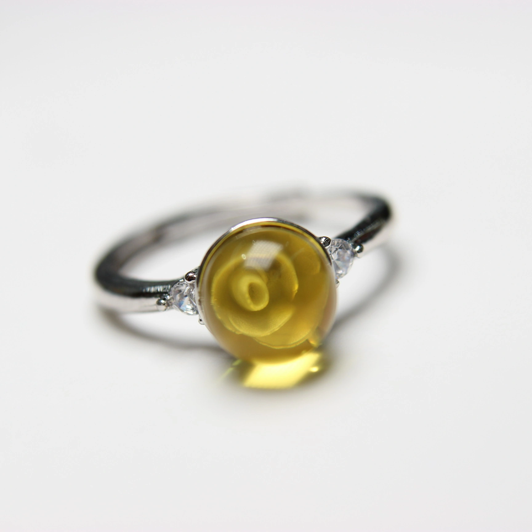 Original amber with inlaid rose petals - loose-fitting -8m diameter - silver-plated copper with color retention setting detail image 4