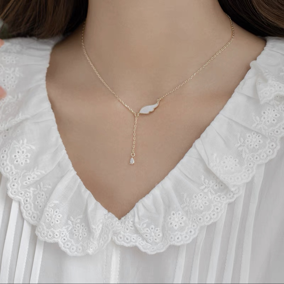 Single fin clavicle chain