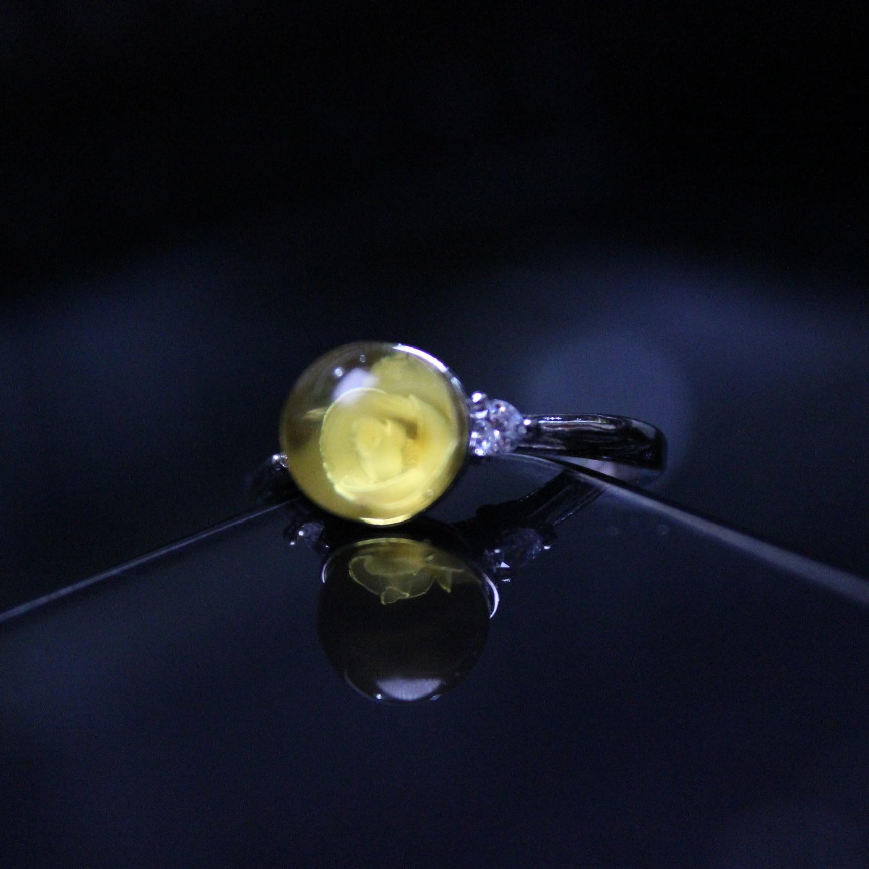 Original amber with inlaid rose petals - loose-fitting -8m diameter - silver-plated copper with color retention setting detail image 1