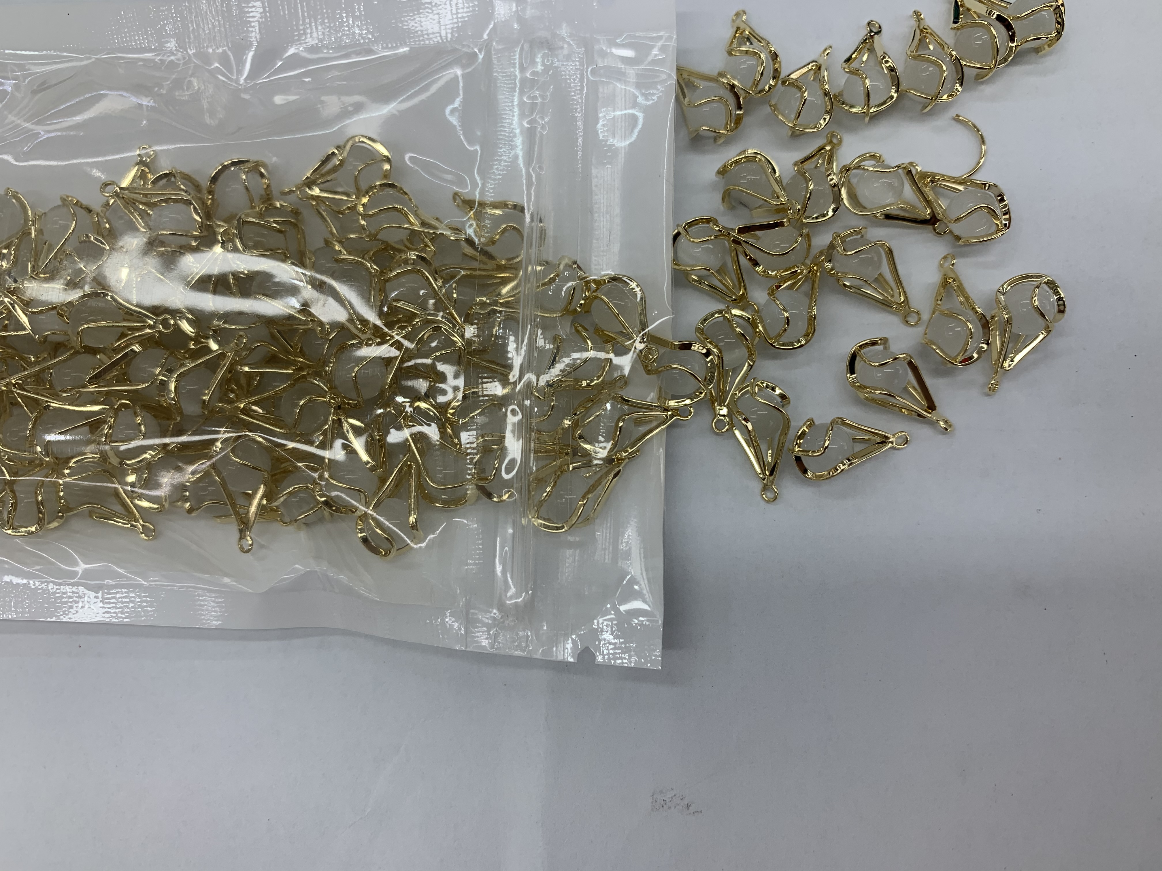 Yiwu International Trade City Chenming Accessories Store Cat-Eye Twisted Flower Beads Application Scenario