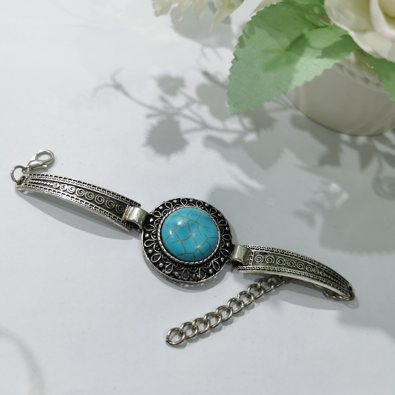 Turquoise bracelet with round lace
