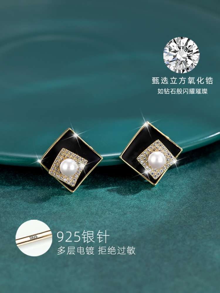 Simple geometric stud earrings, popular female Internet celebrity earrings, Korean style and personality earrings, niche light luxury earrings detail image 1