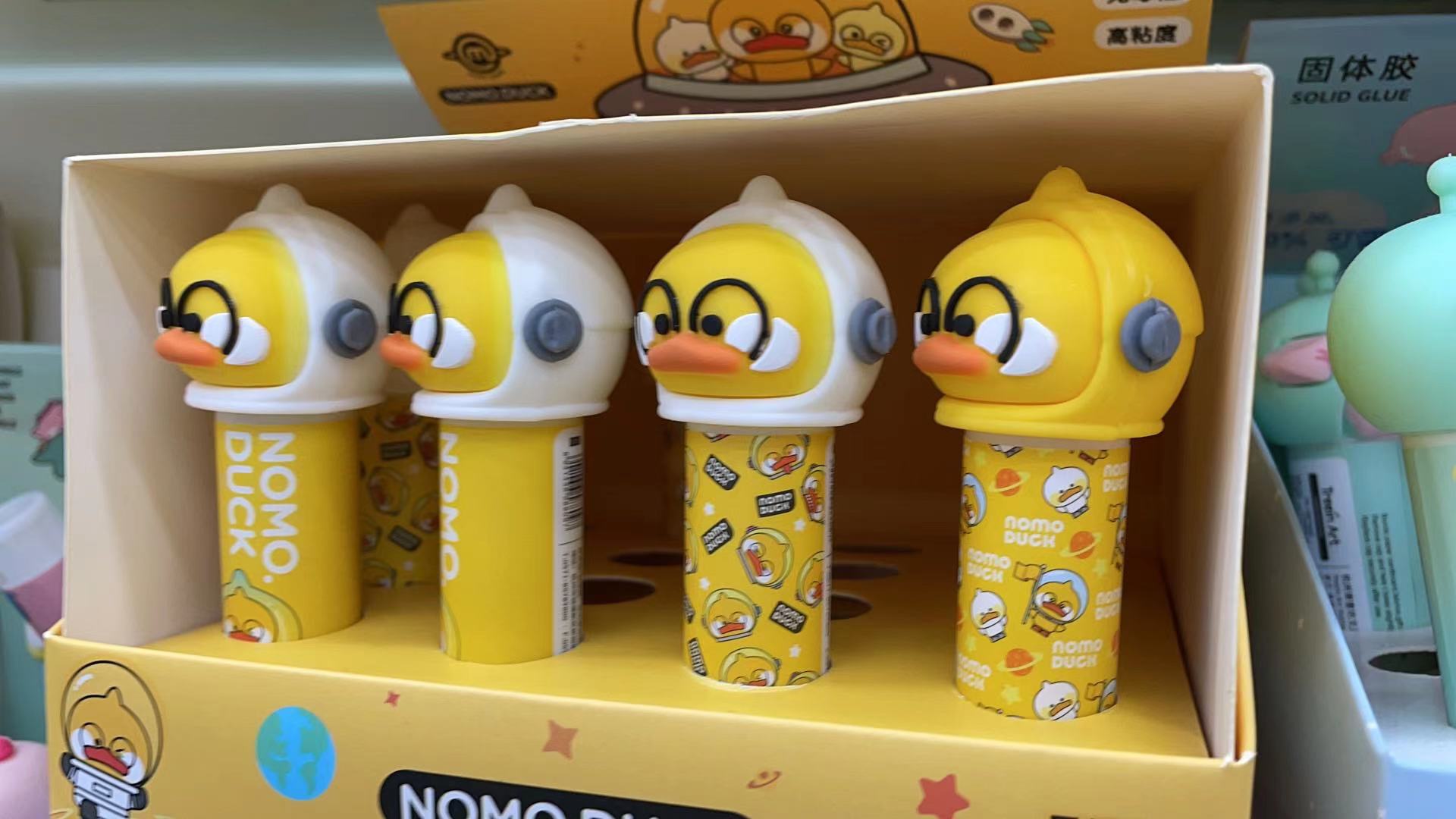 硅胶头卡通小黄鸭幼儿园手工制作小学生手工制作产品图