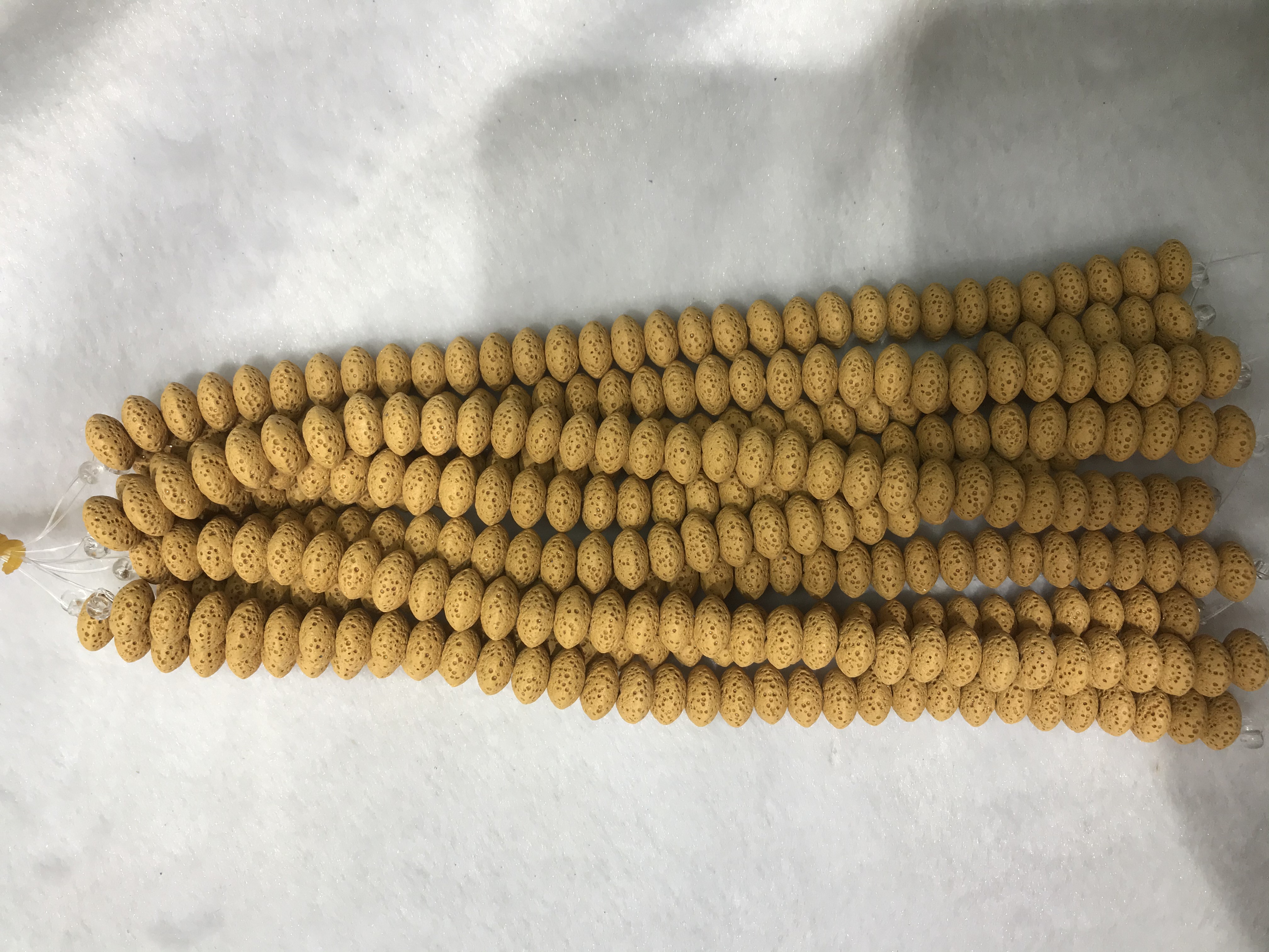 火山岩8*5mm车轮粉绿白底实物图