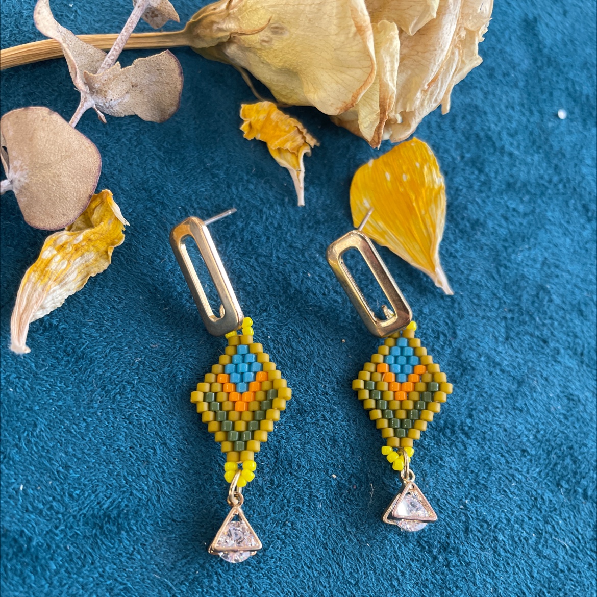 Yudie's new hand-woven beaded ear studs with text, retro and versatile earrings, ear studs, Yudie accessories Item Picture