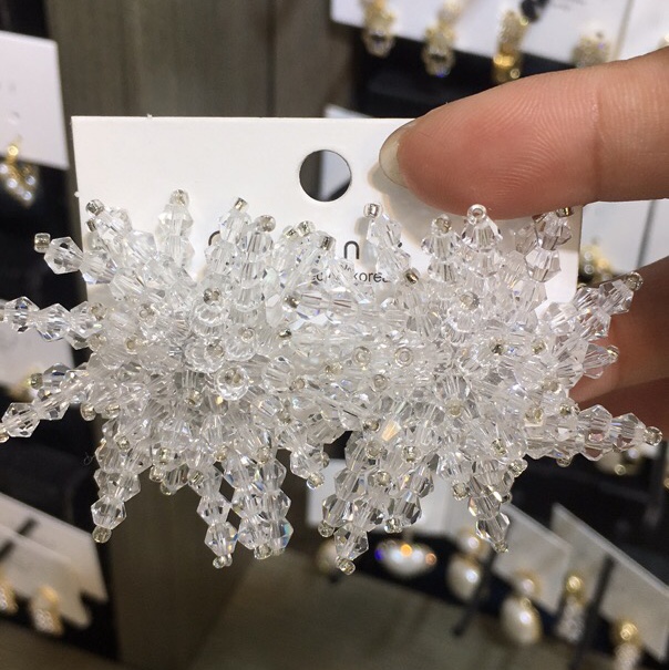 Internet explosion trend fashion Korean version cute personality 925 crystal snowflake earrings thumbnail