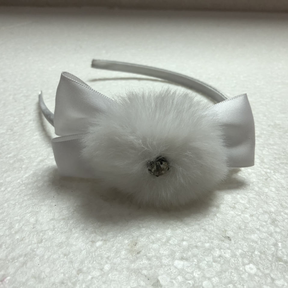 蝴蝶结毛球头扣