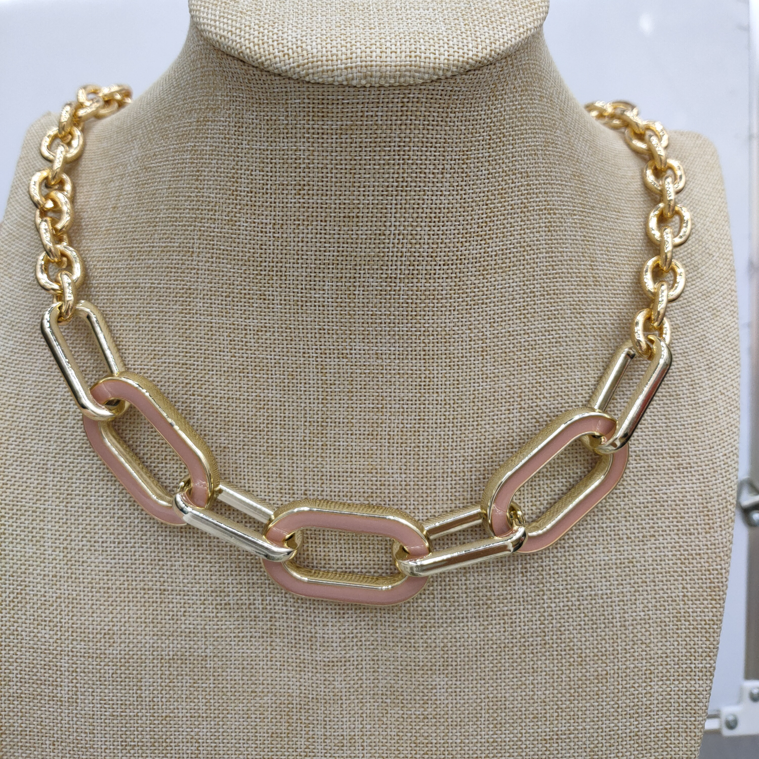 European and American niche metal chain neutral ot buckle chain necklace, suitable for both men and women to wear, choker necklace on Instagram