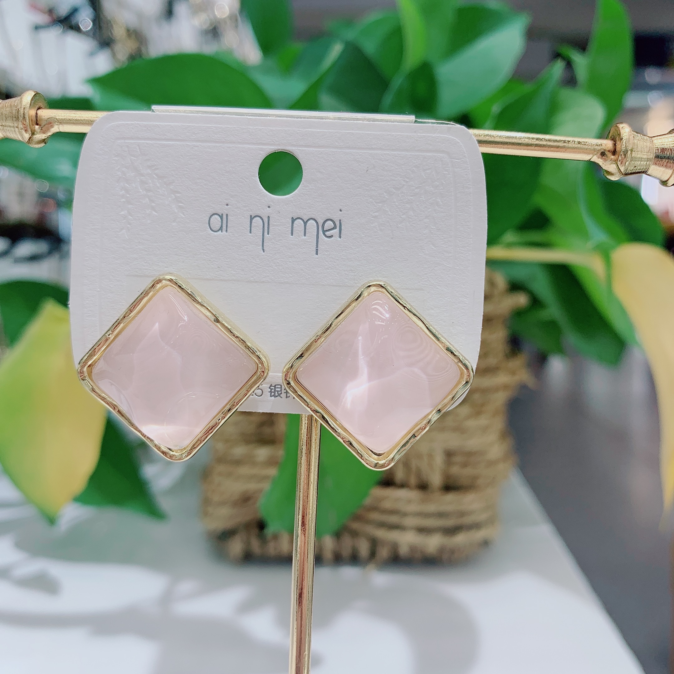 High-end, grand and exaggerated large earrings made of wood, women's niche design sense, individual and elegant stud earrings, 2021 new trend Application Scenario