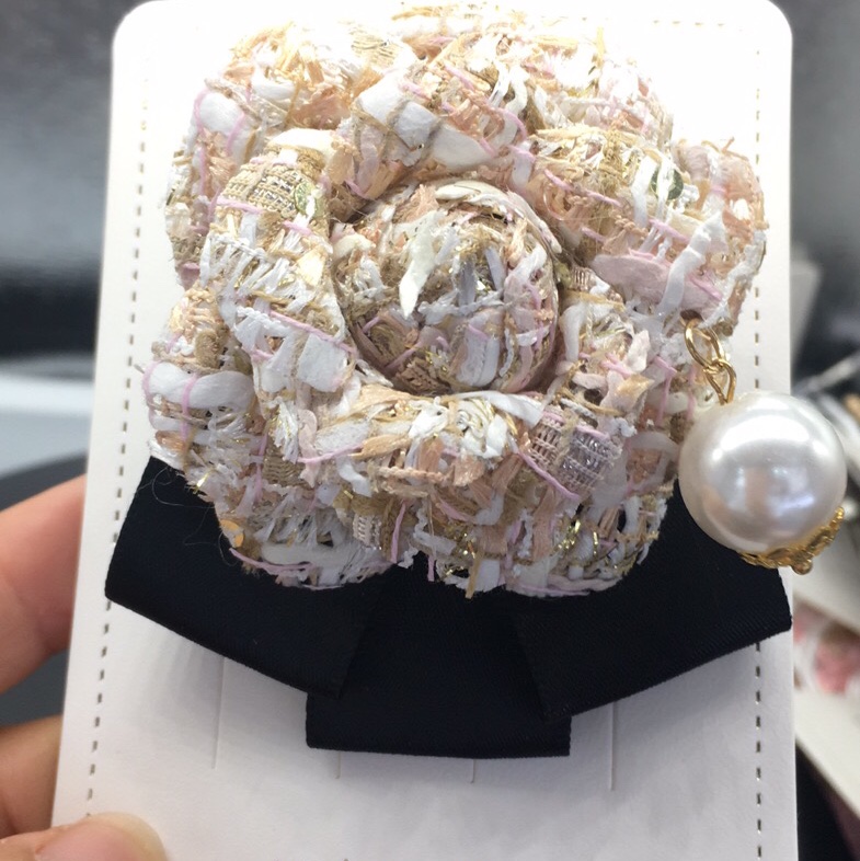 山茶花珍珠胸花