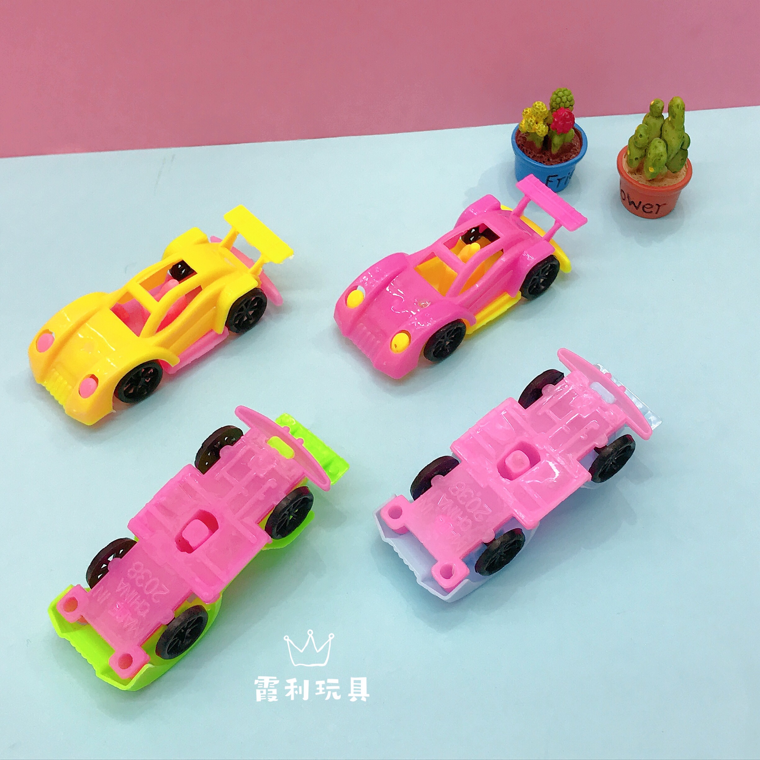 Colorful little racing cars, children's plastic toys, gift gacha details Picture