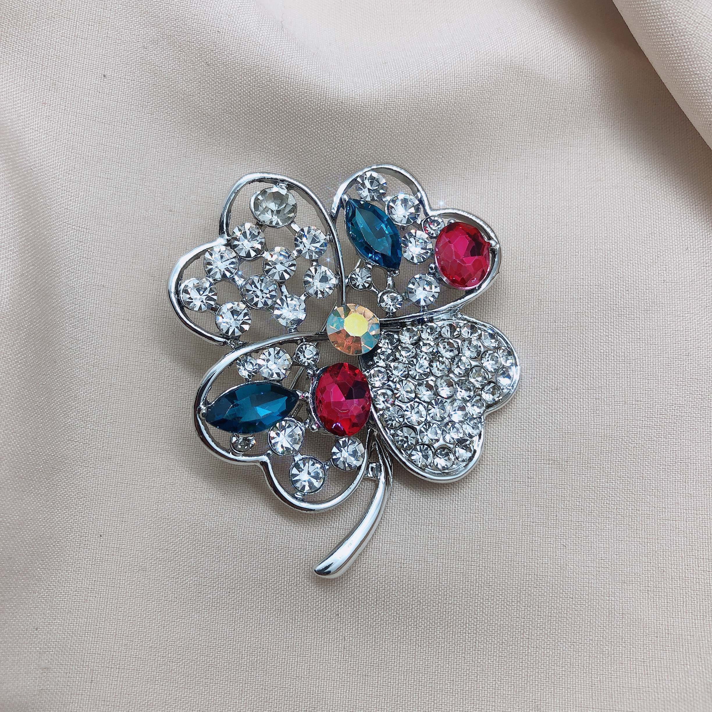 Stylish all-in-one alloy brooch