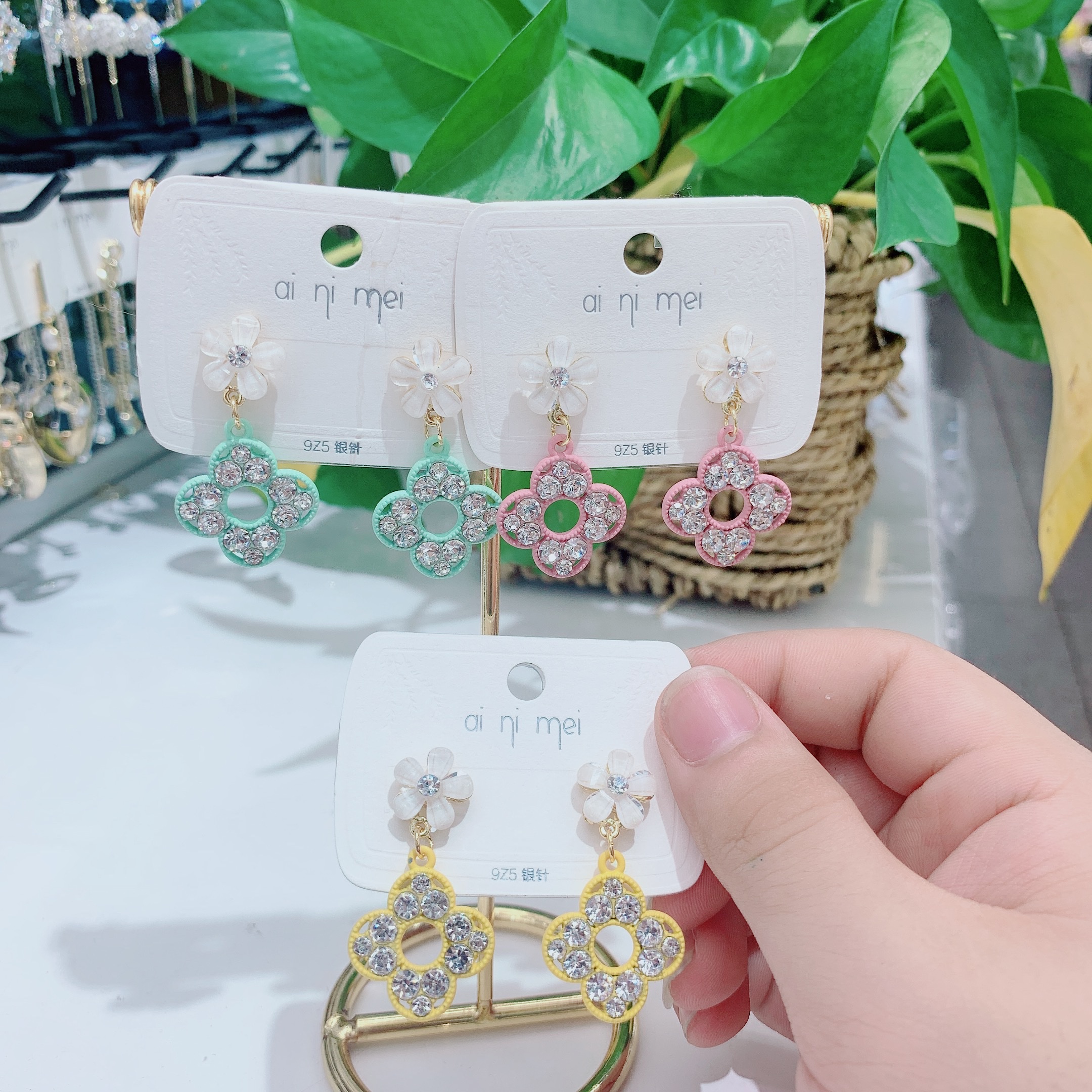 Simple and elegant 925 silver needle anti-allergy new Korean earrings, fashionable long earrings Item Picture
