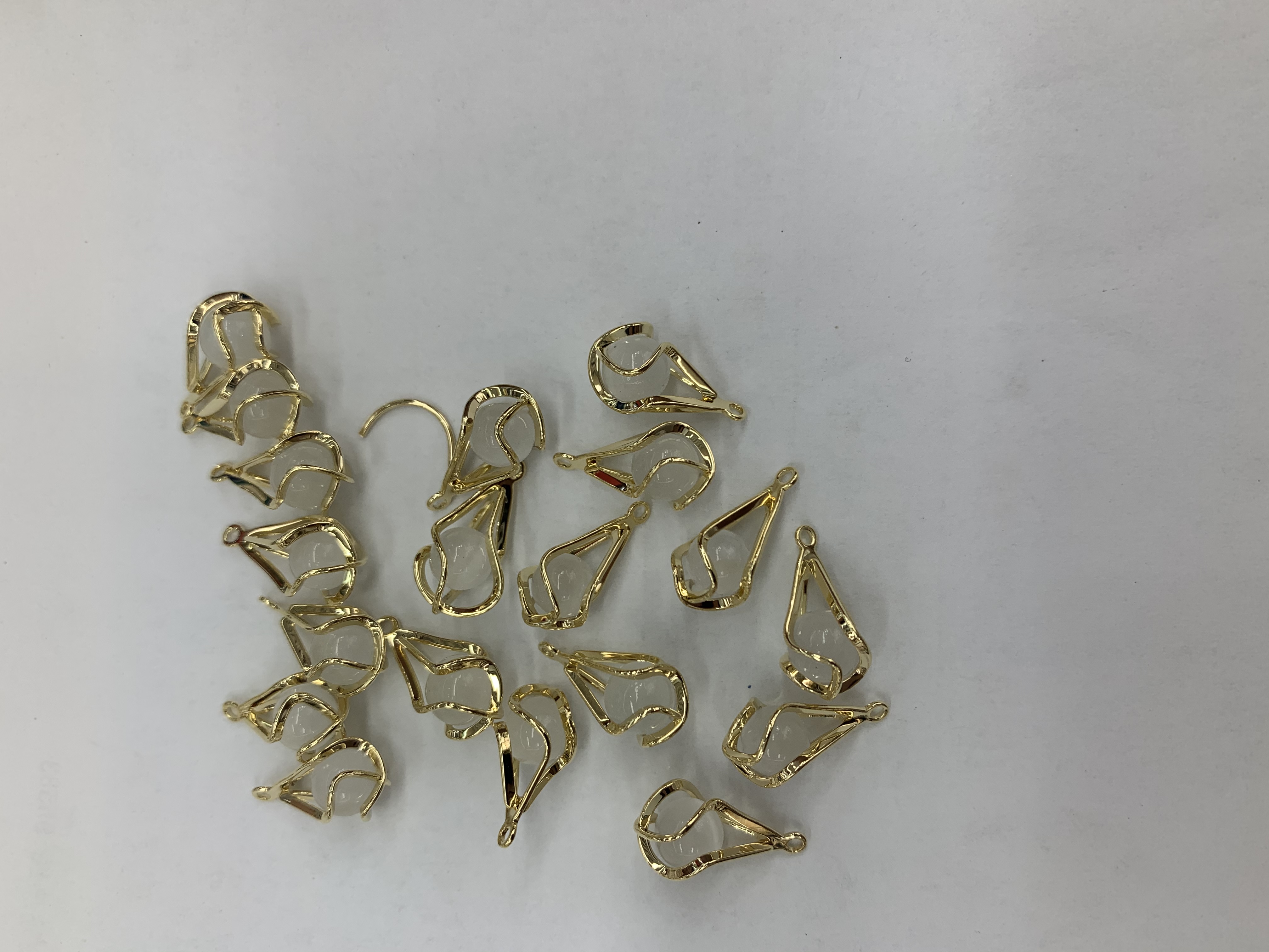 Yiwu International Trade City Chenming Accessories Store Cat-Eye Twisted Flower Beads details Picture