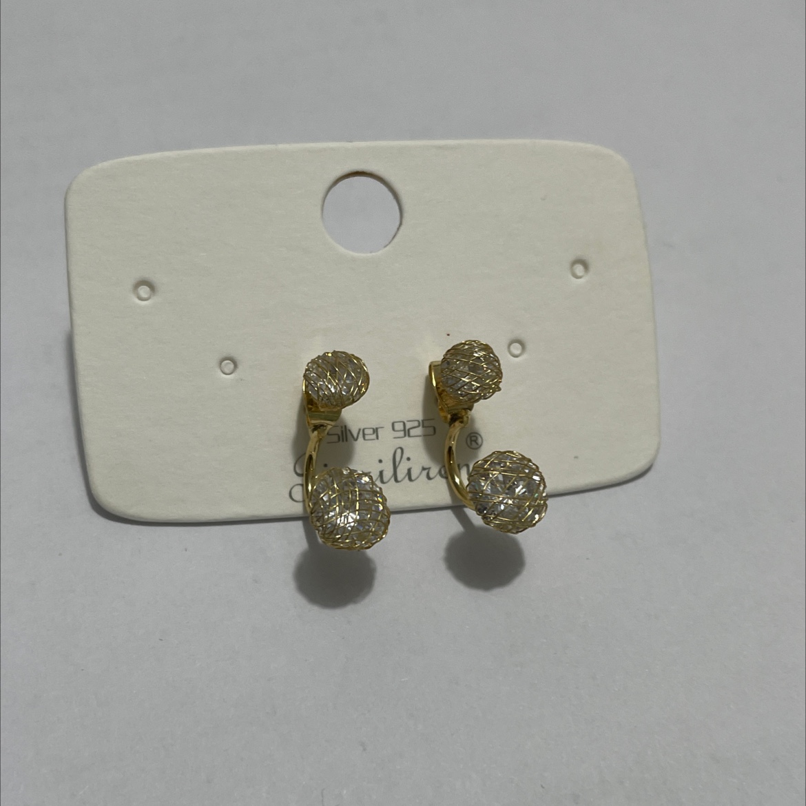 Today's beauty is petite, exquisite, elegant and stylish stud earrings details Picture