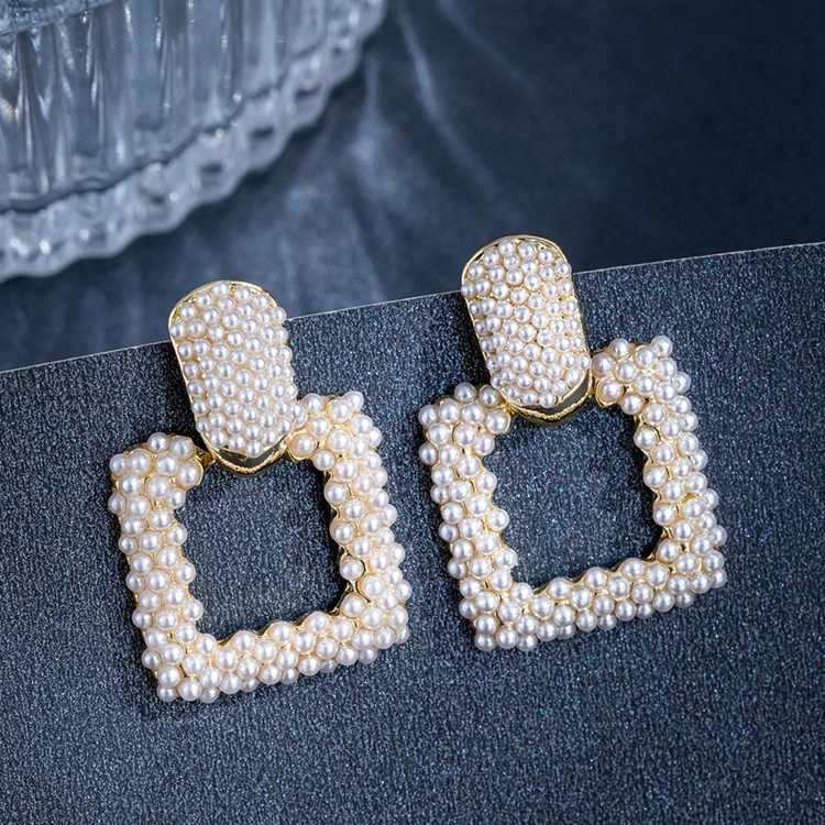 Ear studs with a niche design sense, trendy high-end earrings, women's millet bead earrings
