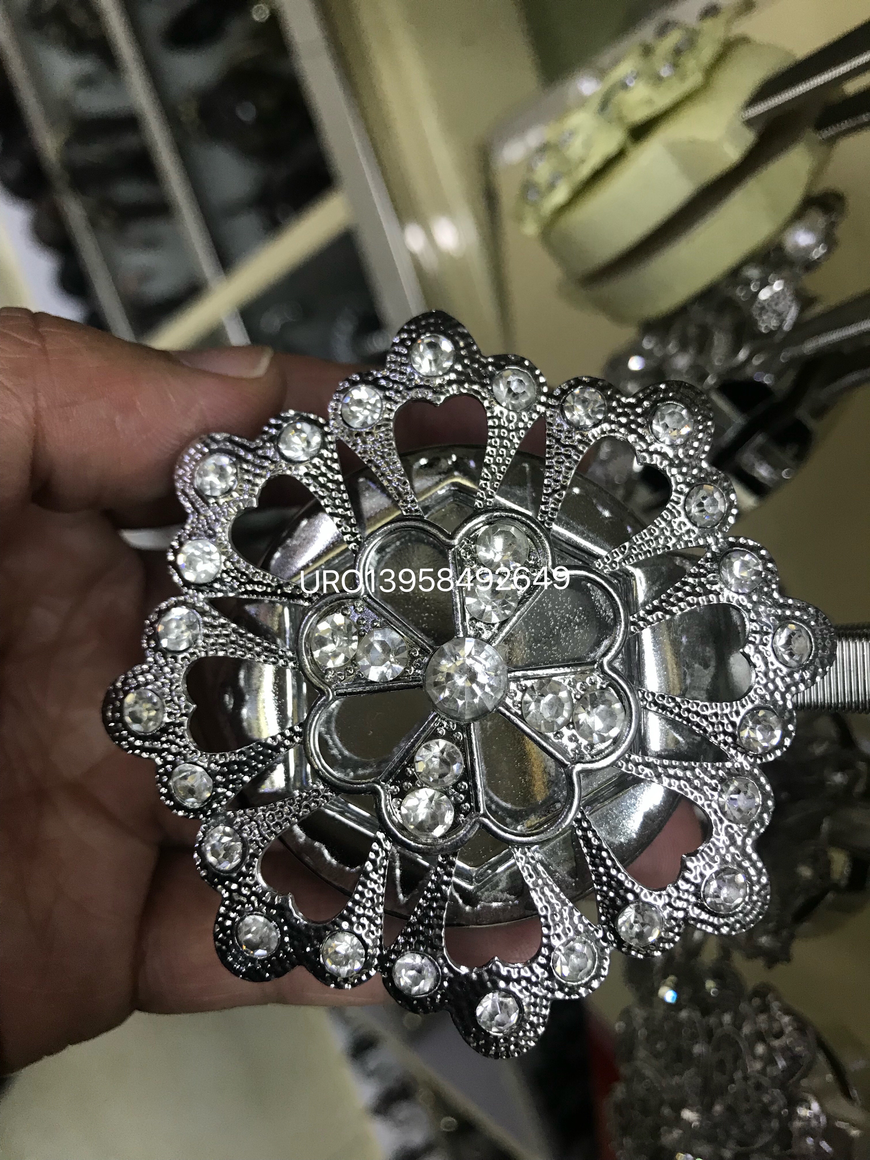 أشرطة ربط بدون ثقوب أو ثقوب في أحزمة ستائر مغنطيسية من شريط الستائر details Picture