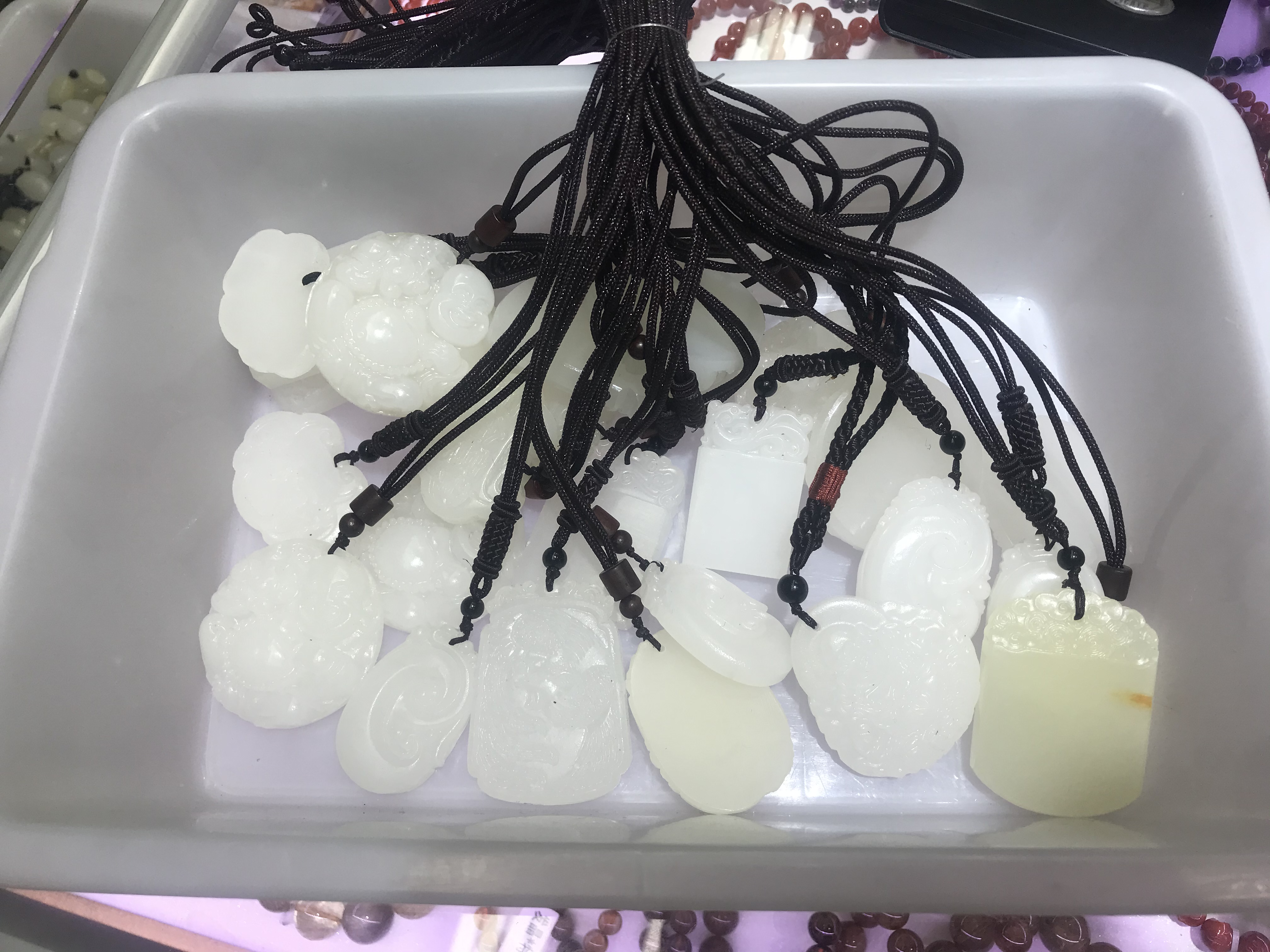 White jade white size random style liquidación tratamiento colgante Application Scenario