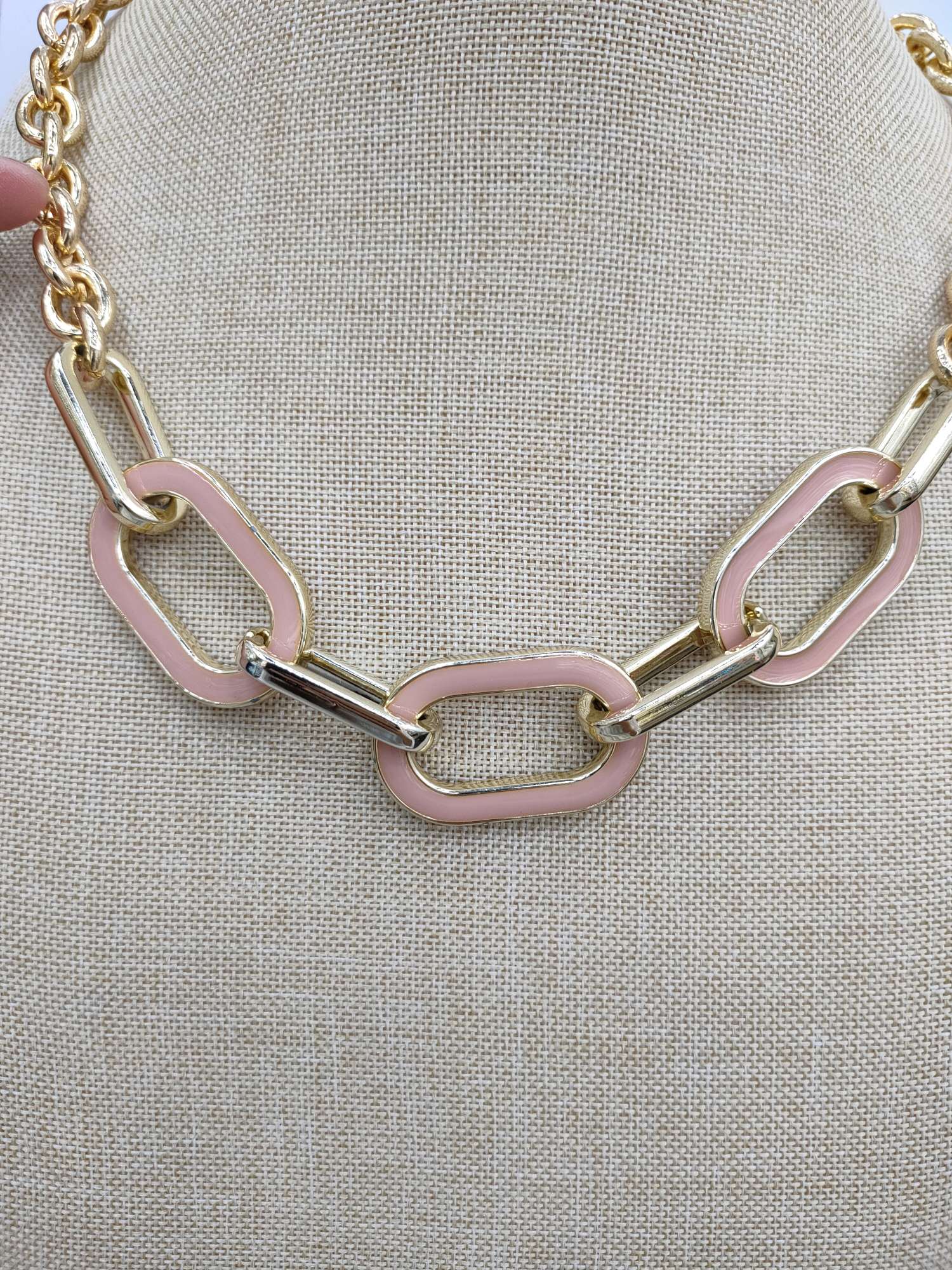European and American niche metal chain neutral ot buckle chain necklace, suitable for both men and women to wear, choker necklace on Instagram Specification image