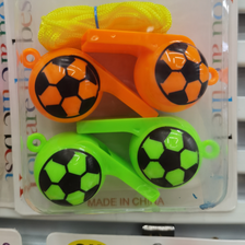 儿童口哨彩色塑料裁判哨幼儿园活动气氛道具带挂绳运动会加油哨子足球造型