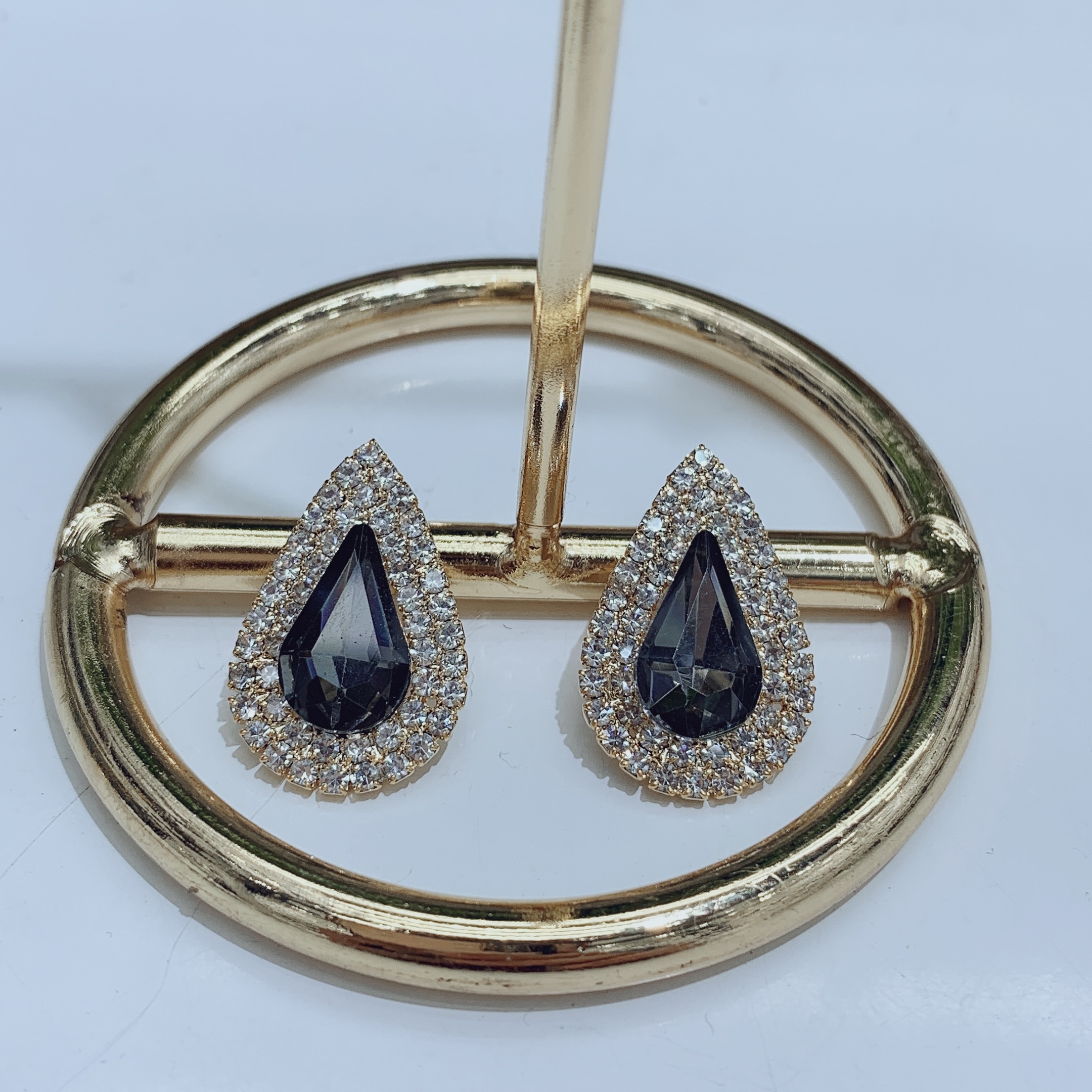 2021 Grey glass claw chain teardrop stud 925 silver needle, simple, elegant and fashionable Korean style casual Specification image