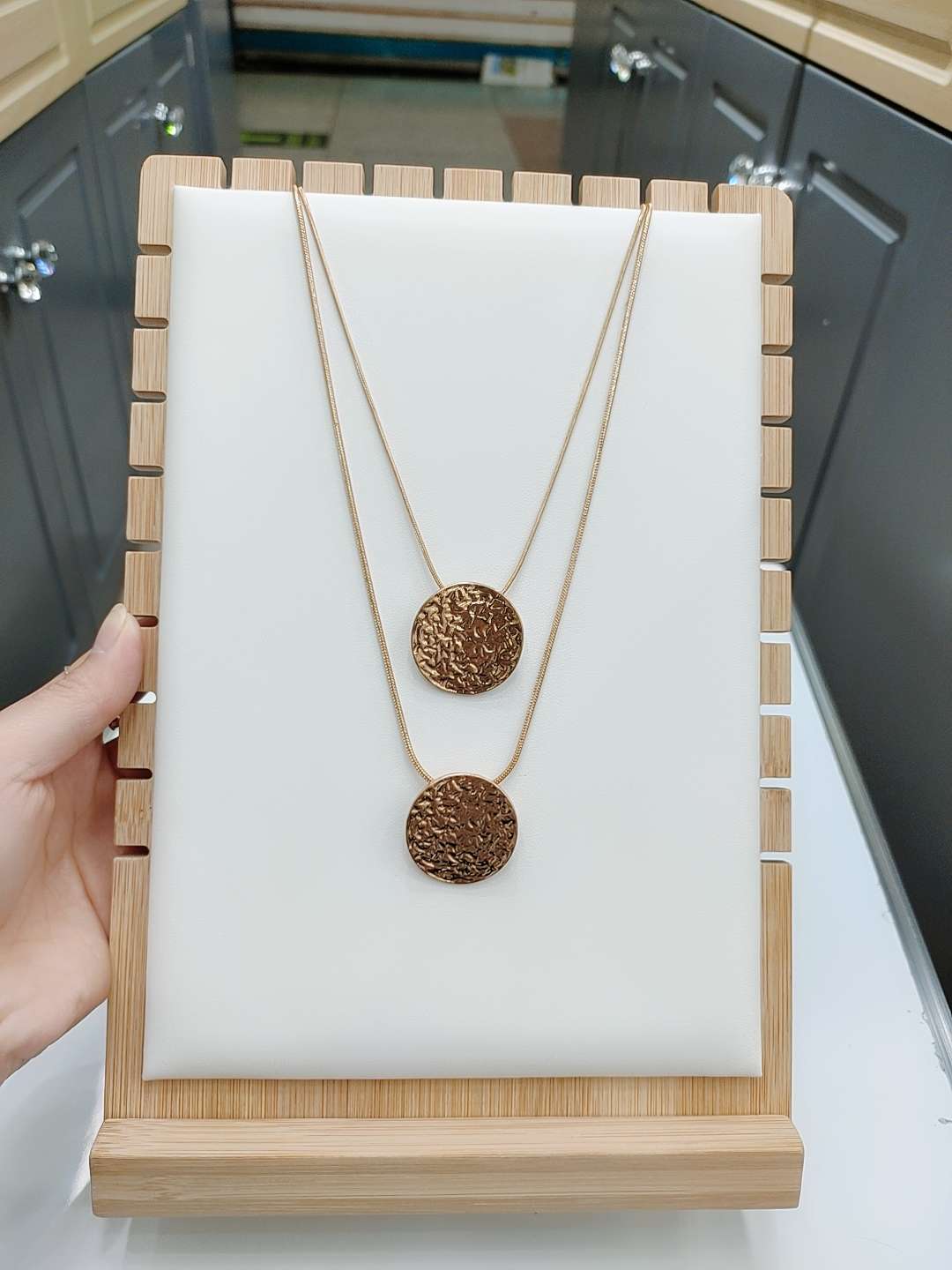 European and American export single metal thick chain necklace for women, new trendy, light luxury and niche golden decorative chain collarbone sweater chain accessory Specification image