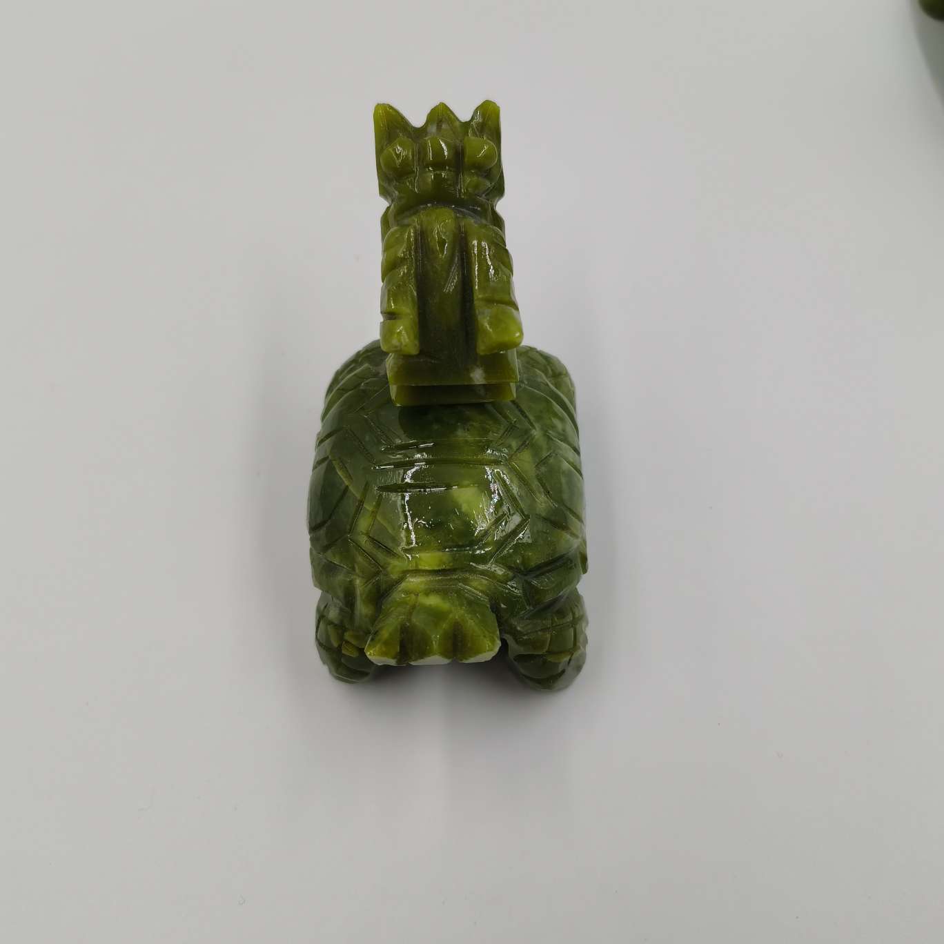 Exquisite jade products from China, such as the southern jade dragon turtle, are home ornaments, interior decoration handicrafts, wall cabinets, and display items Specification image