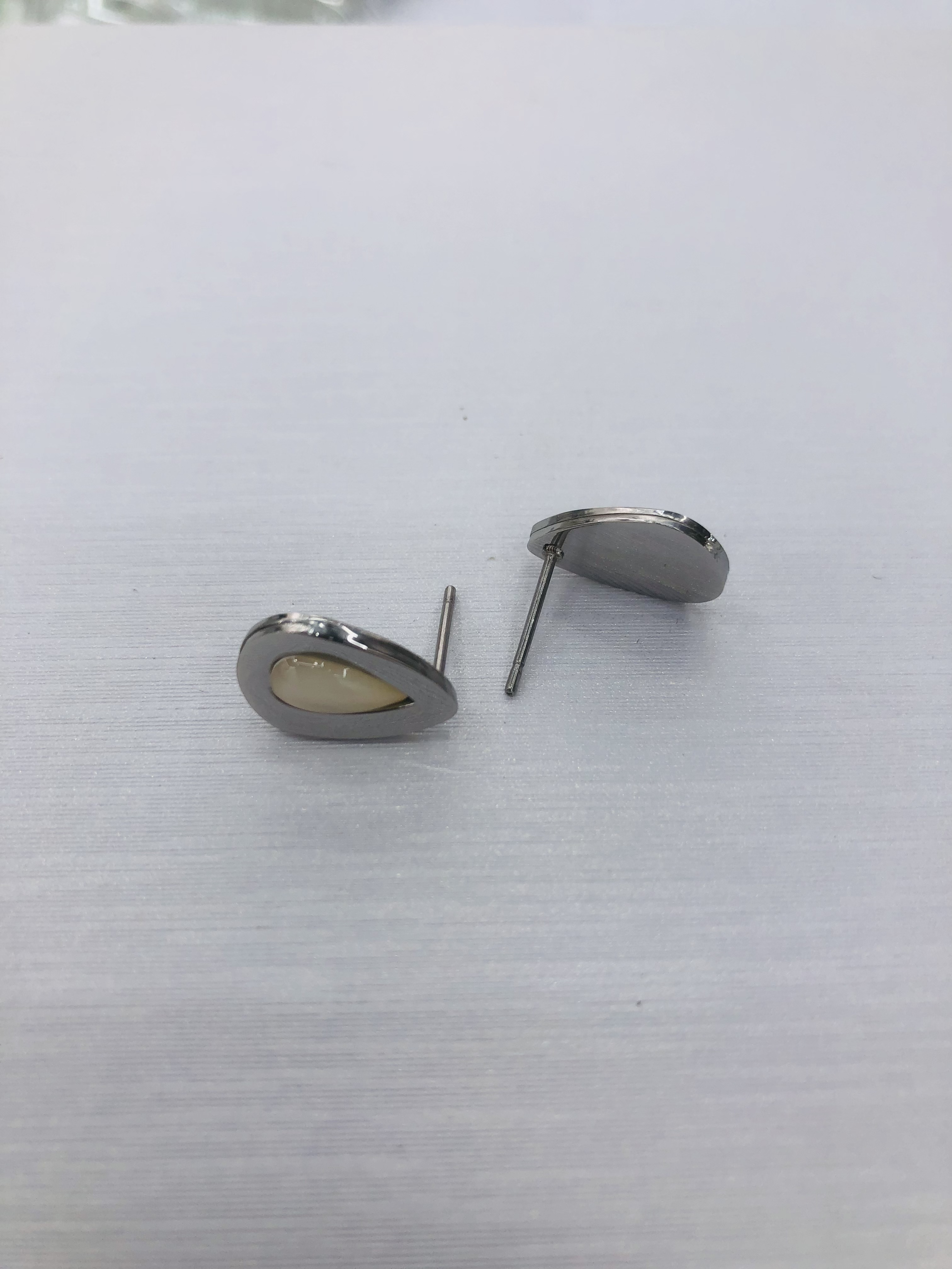 Small and simple Korean-style stainless steel ear studs for girls 13 details Picture