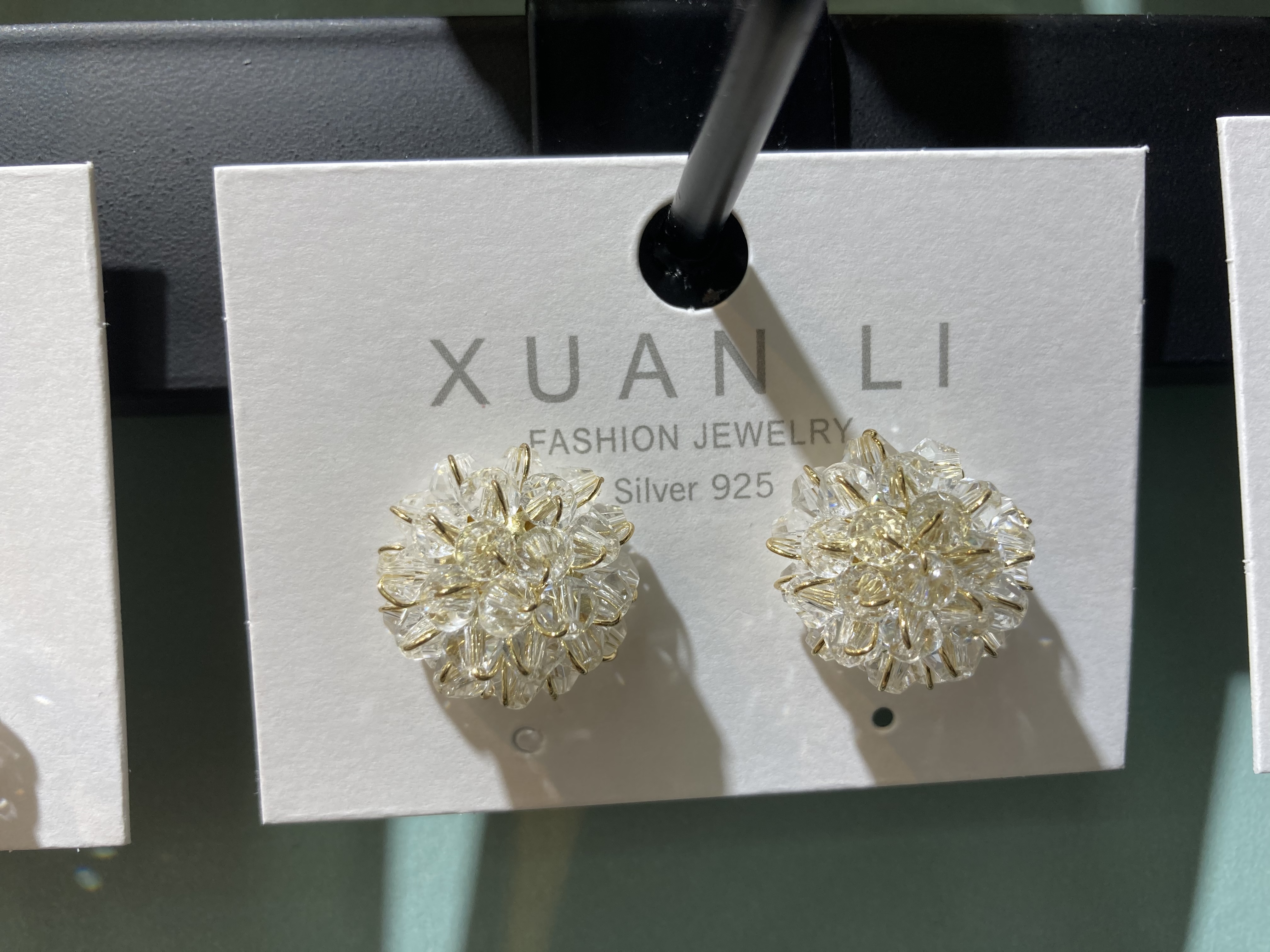 新款爆款耳环6时尚珠宝品牌XUAN LI推出925银镶嵌透明水晶耳环金色线条点缀尽显奢华与精致 details Picture