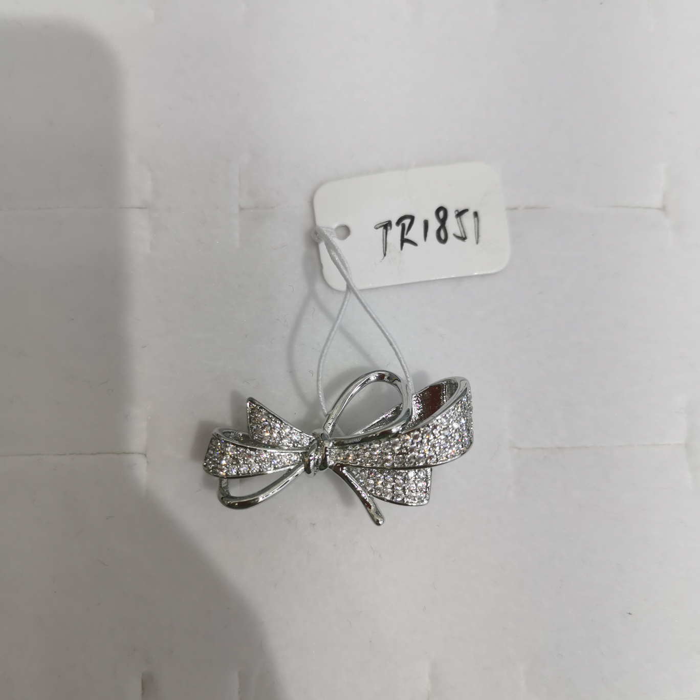Bow ring copper zircon