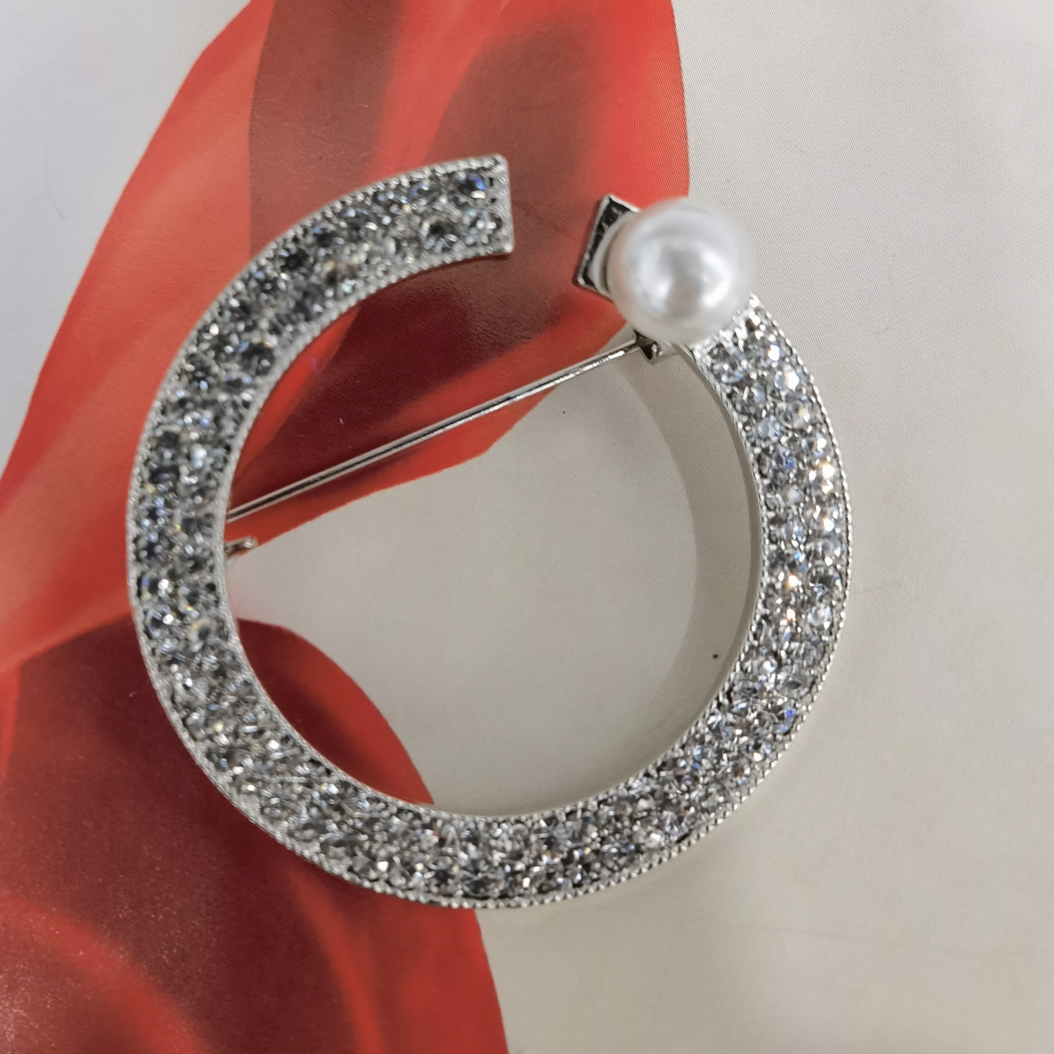 Imitation pearl all-in-one brooch for women