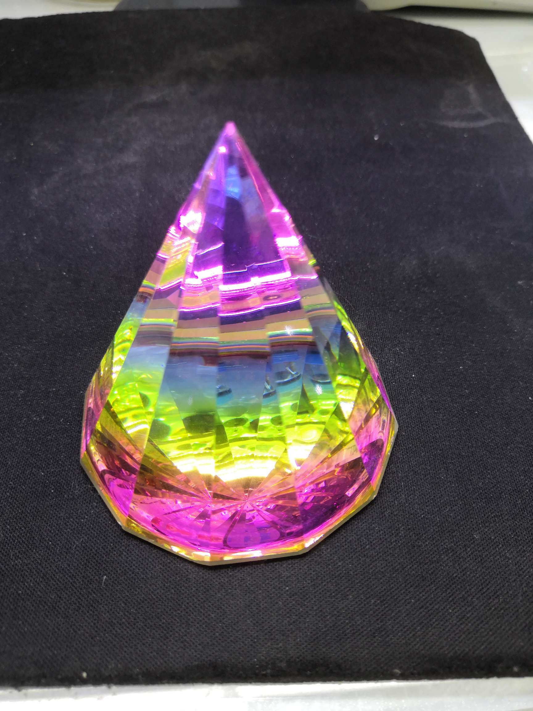 Yiwu Yanfan Handicrafts Store 7951 offers men's and women's same style crystal ornaments and colorful crystal pyramids Specification image