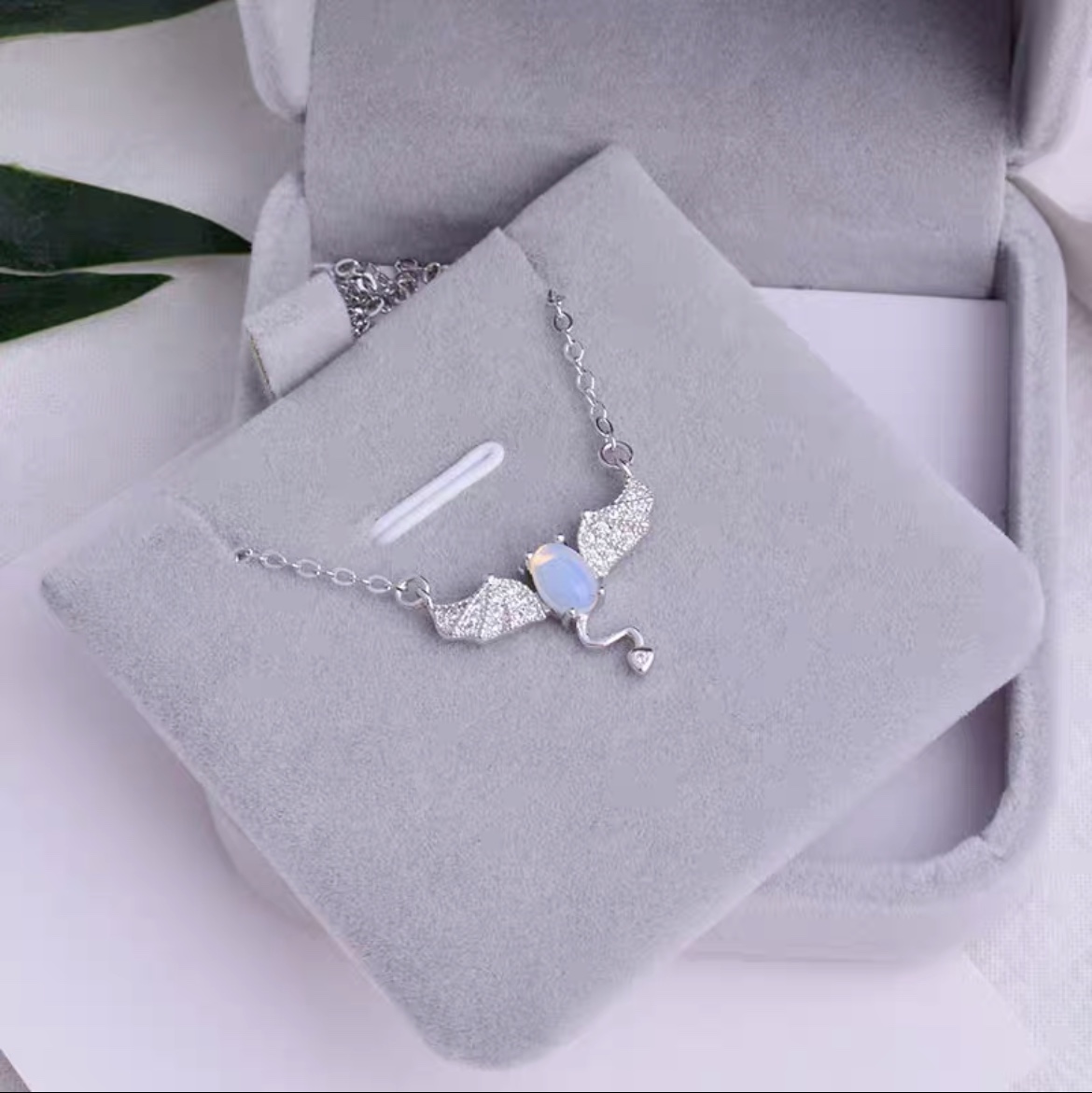 Forest bat clavicle chain