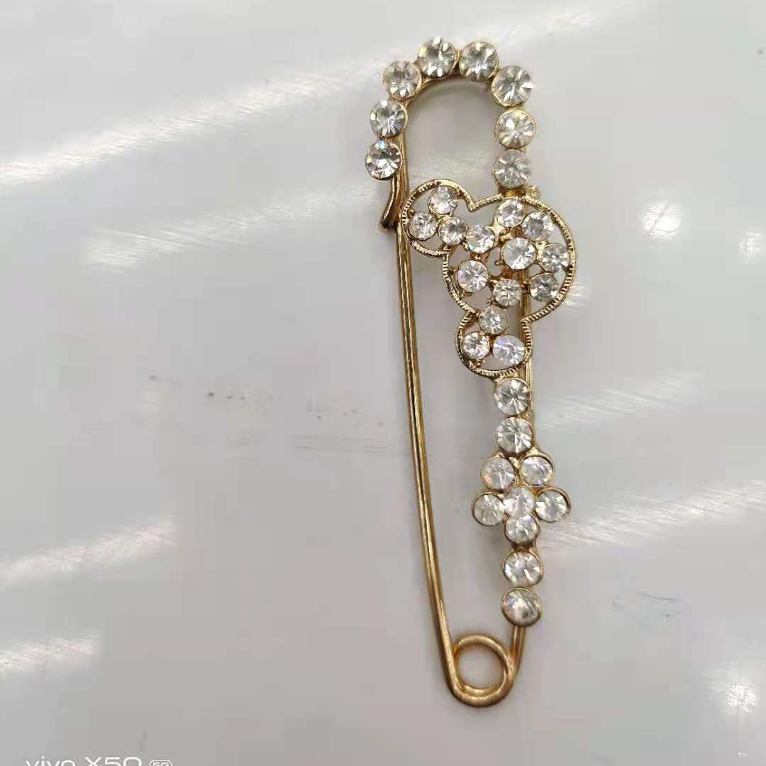 Fashion pin 622