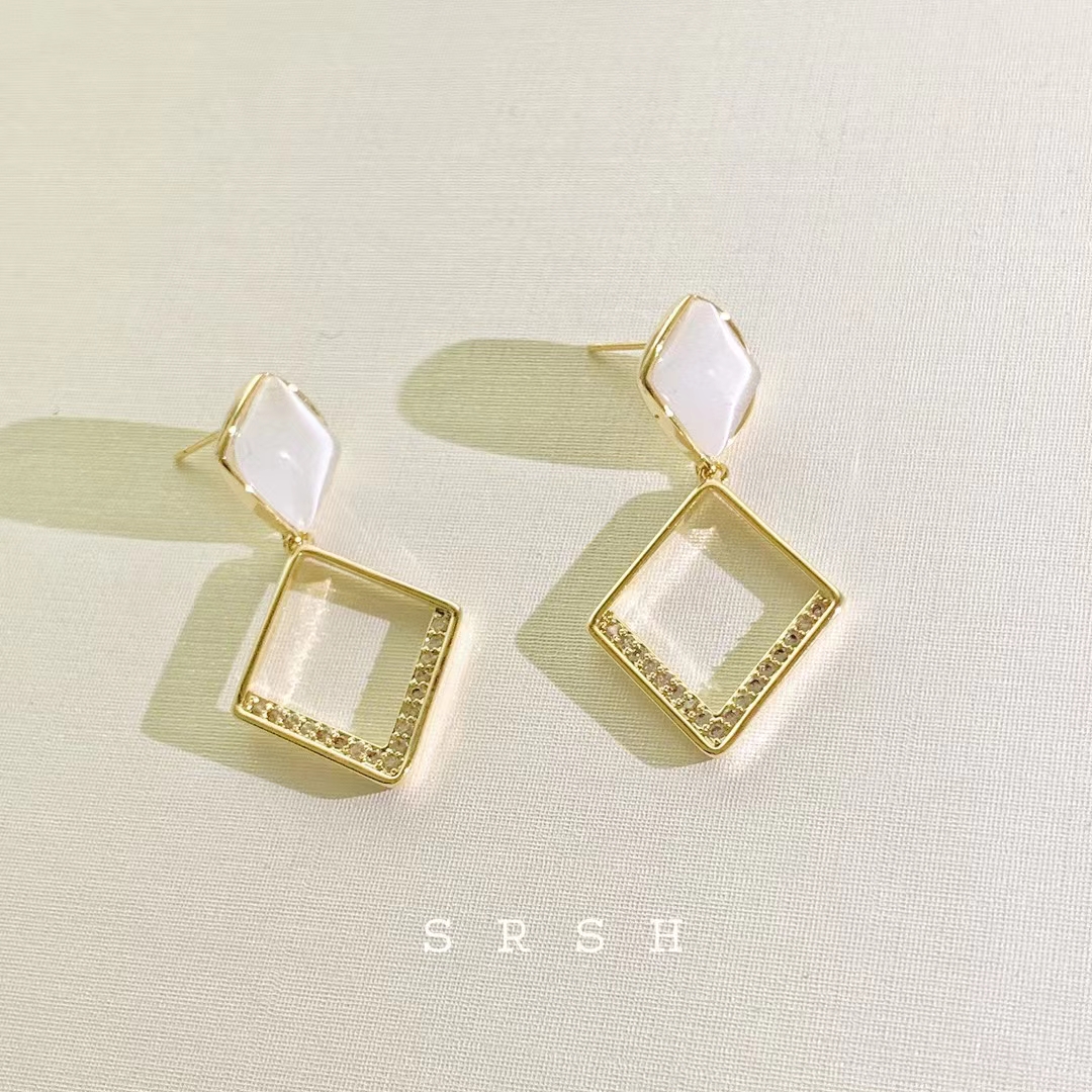 Aretes geométricos de gato francés aretes de temperamento de alta sensibilidad 925 agujas de plata earwear atmosférico simple 2021 nuevo