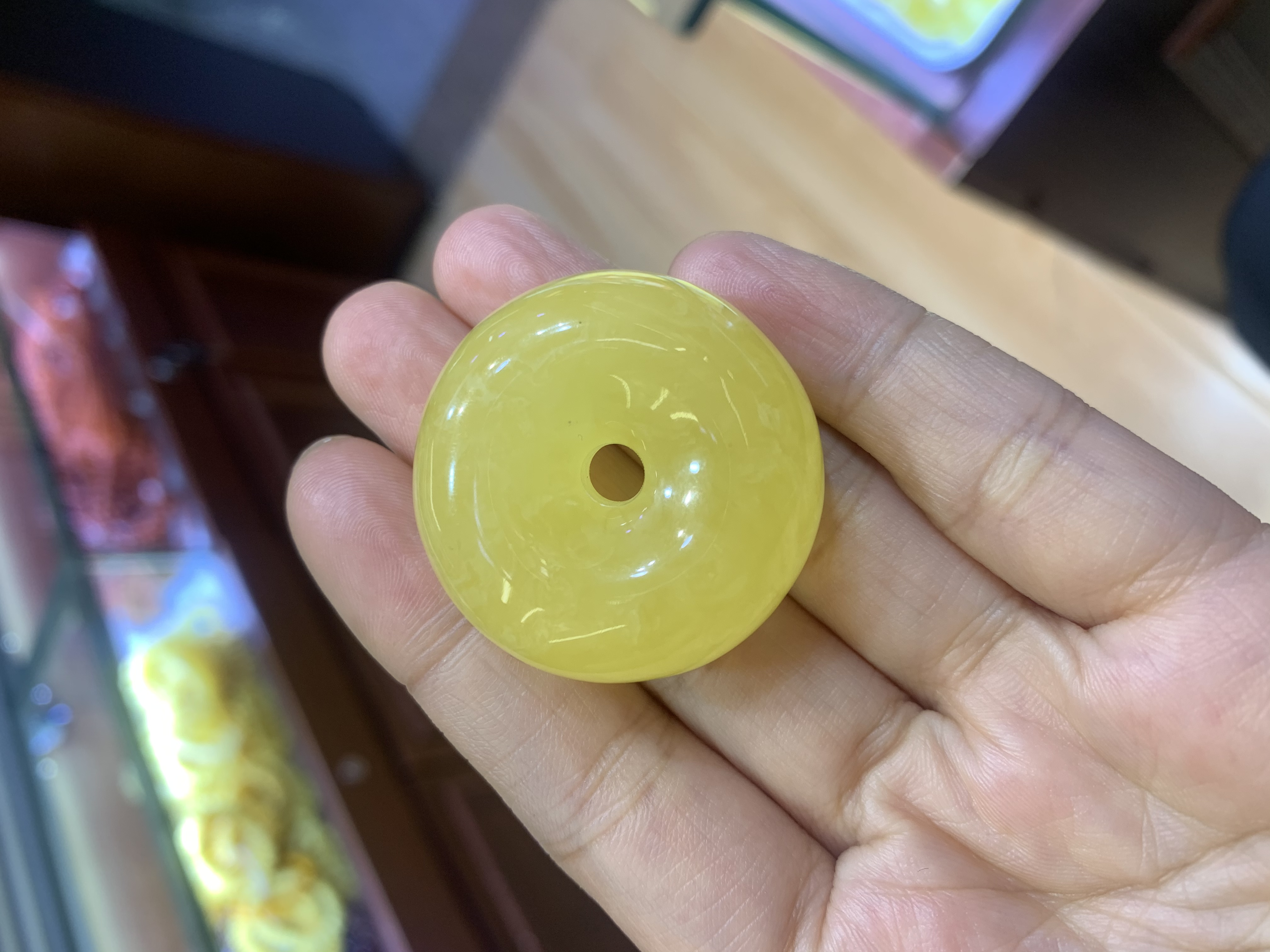 Amber peace pendant details Picture