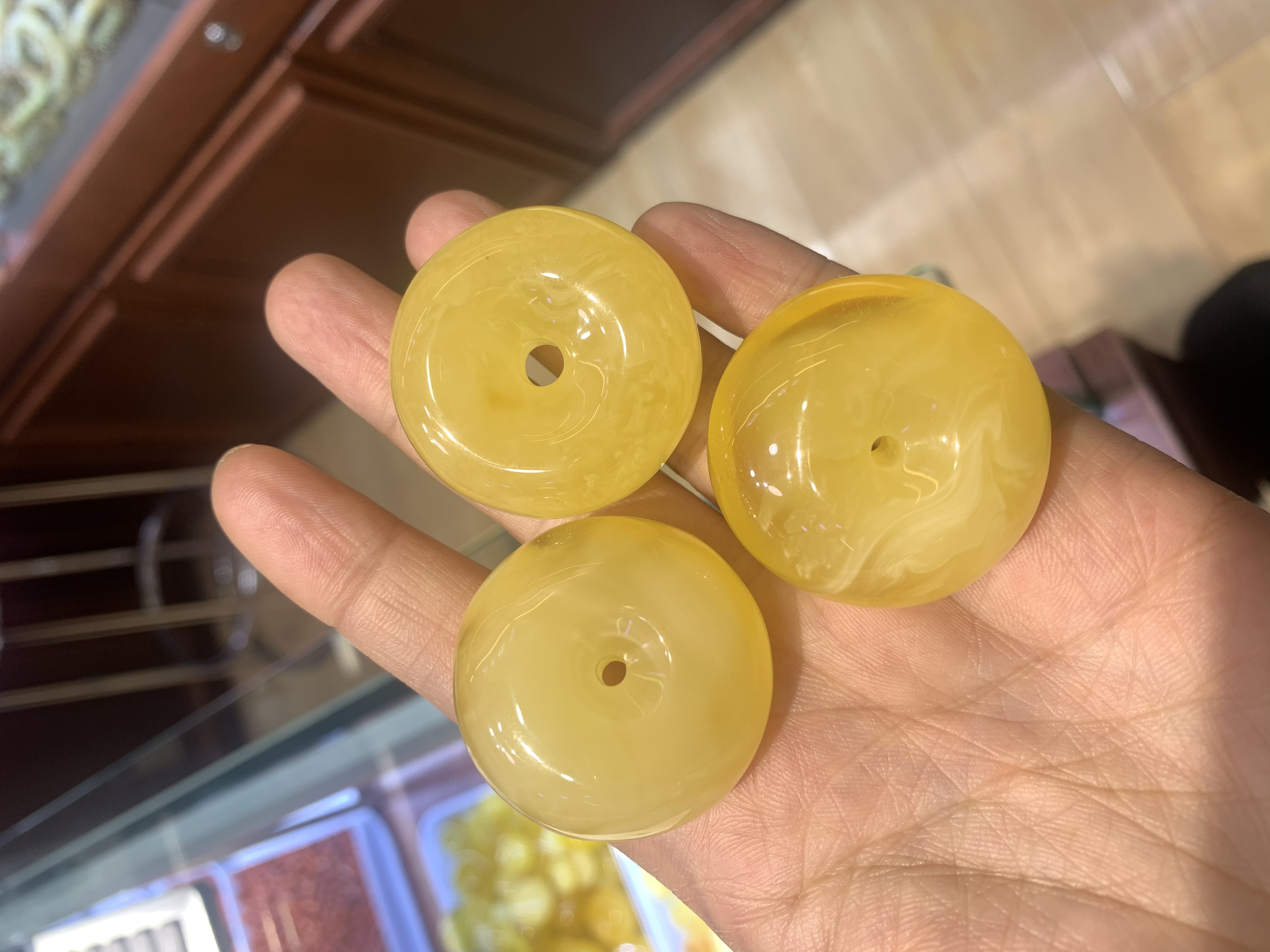 Amber peace pendant Application Scenario