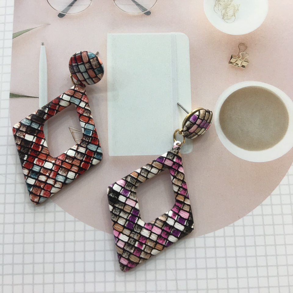 Check leather earring pendant girl