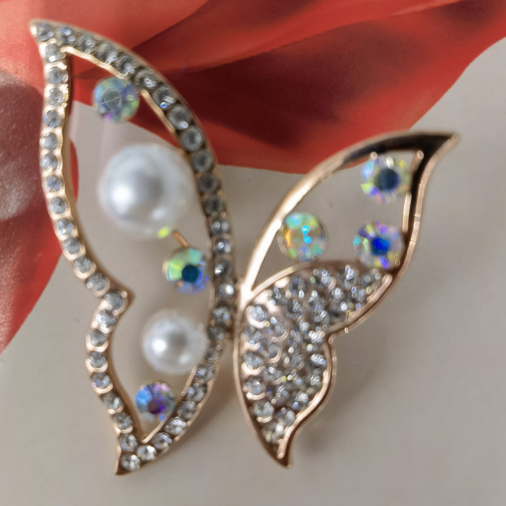 Butterfly imitation pearl brooch thumbnail