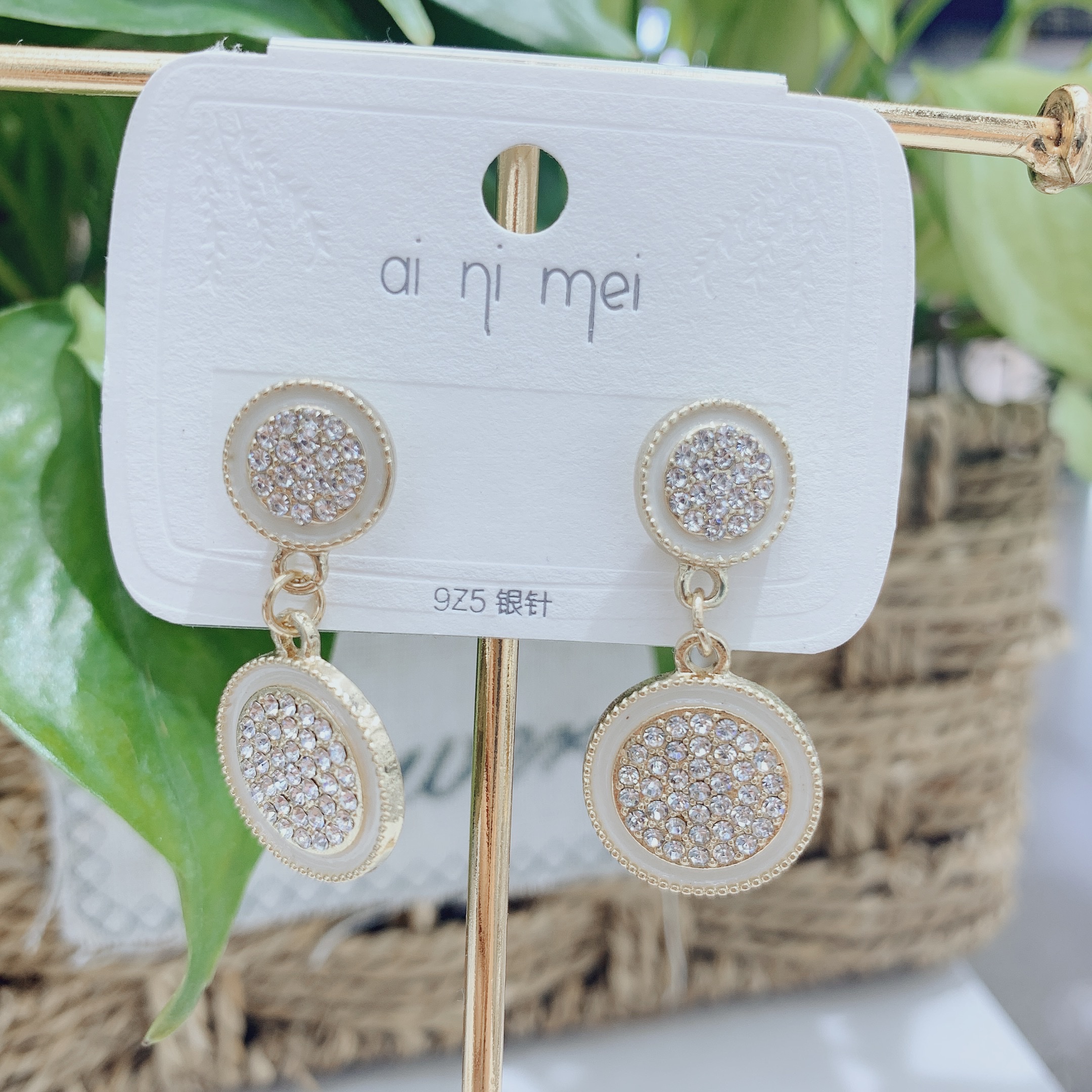 Classic Round and round connected series small ear studs 925 silver needle retro Chinese trend Hong Kong style high-end earrings and earrings Application Scenario