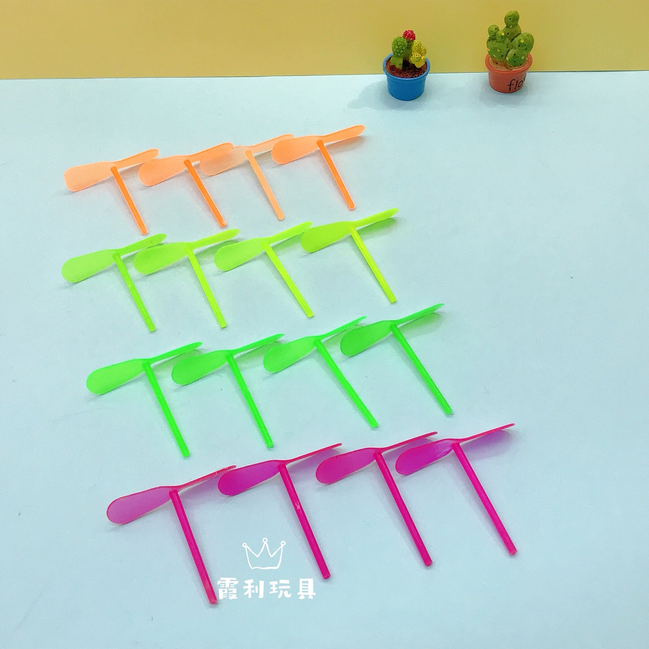 Mini one-piece small flying leaf children's plastic toy nostalgic gift Gashapon